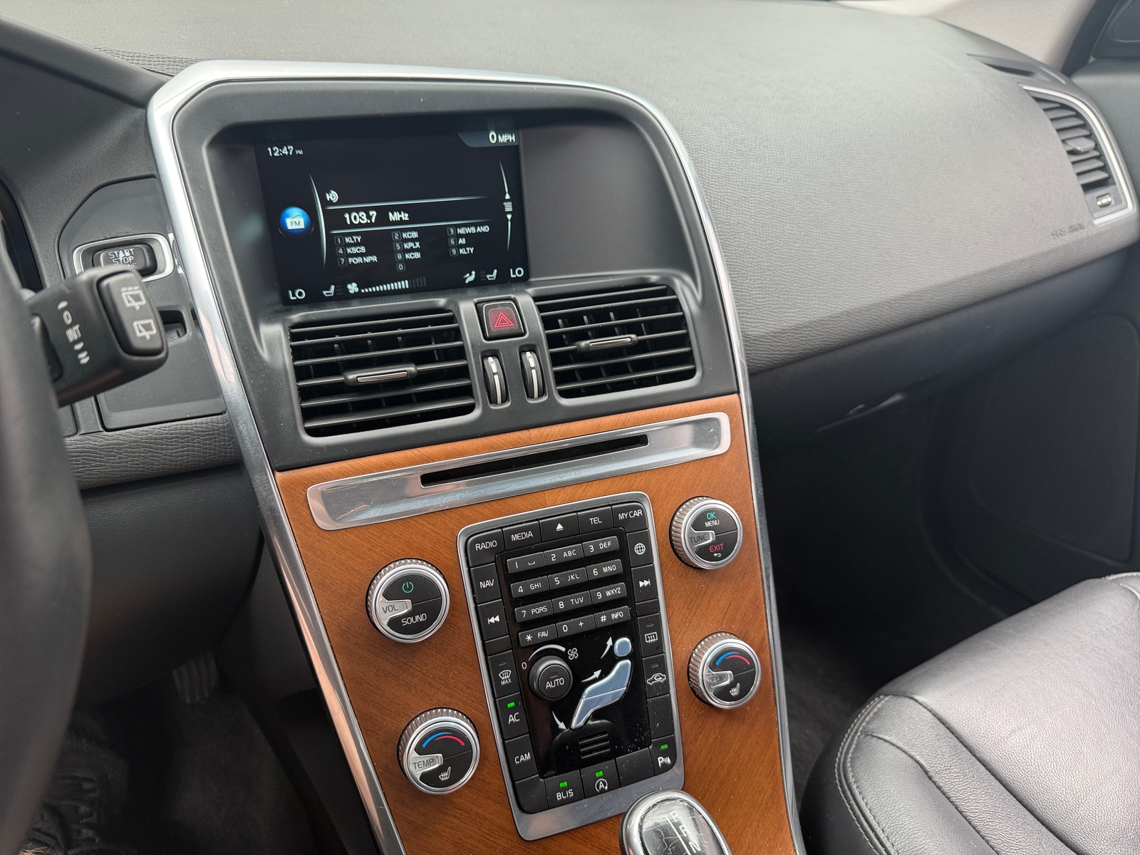 Thumbnail: 2017 Volvo XC60 - 3