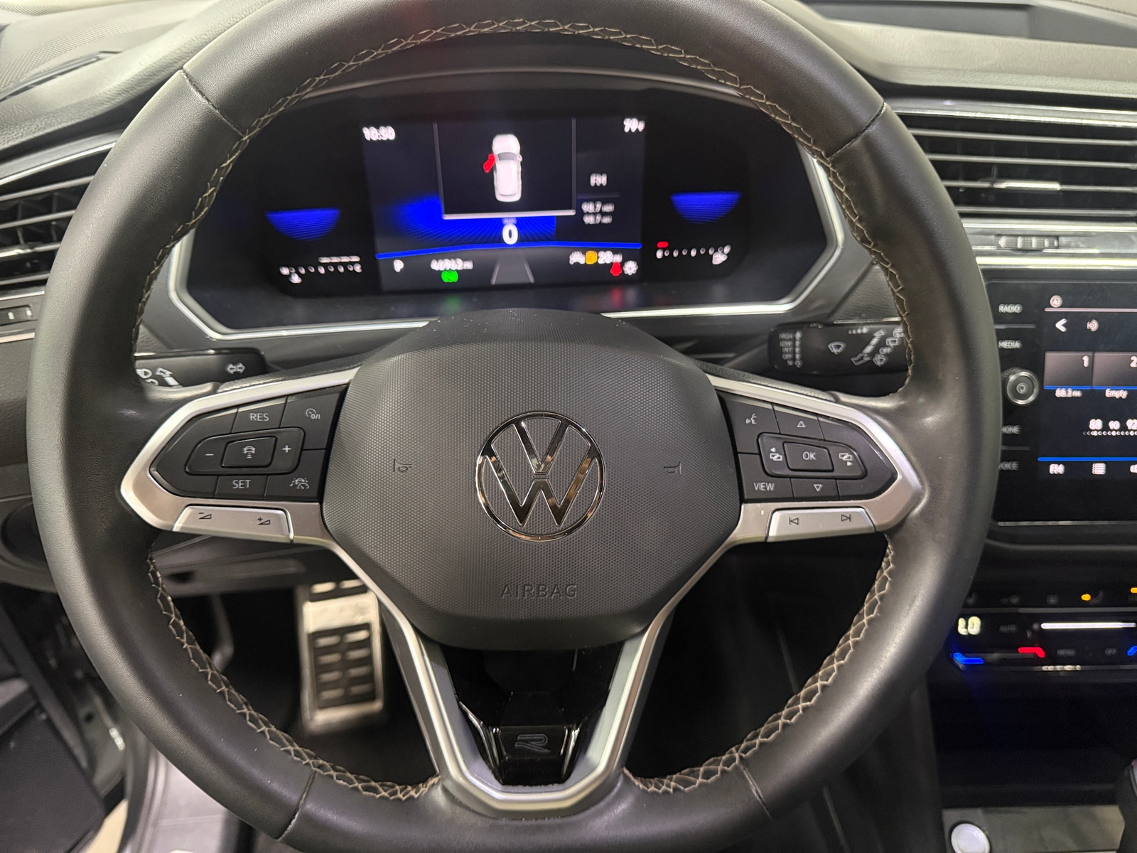 Thumbnail: 2023 Volkswagen Tiguan - 4