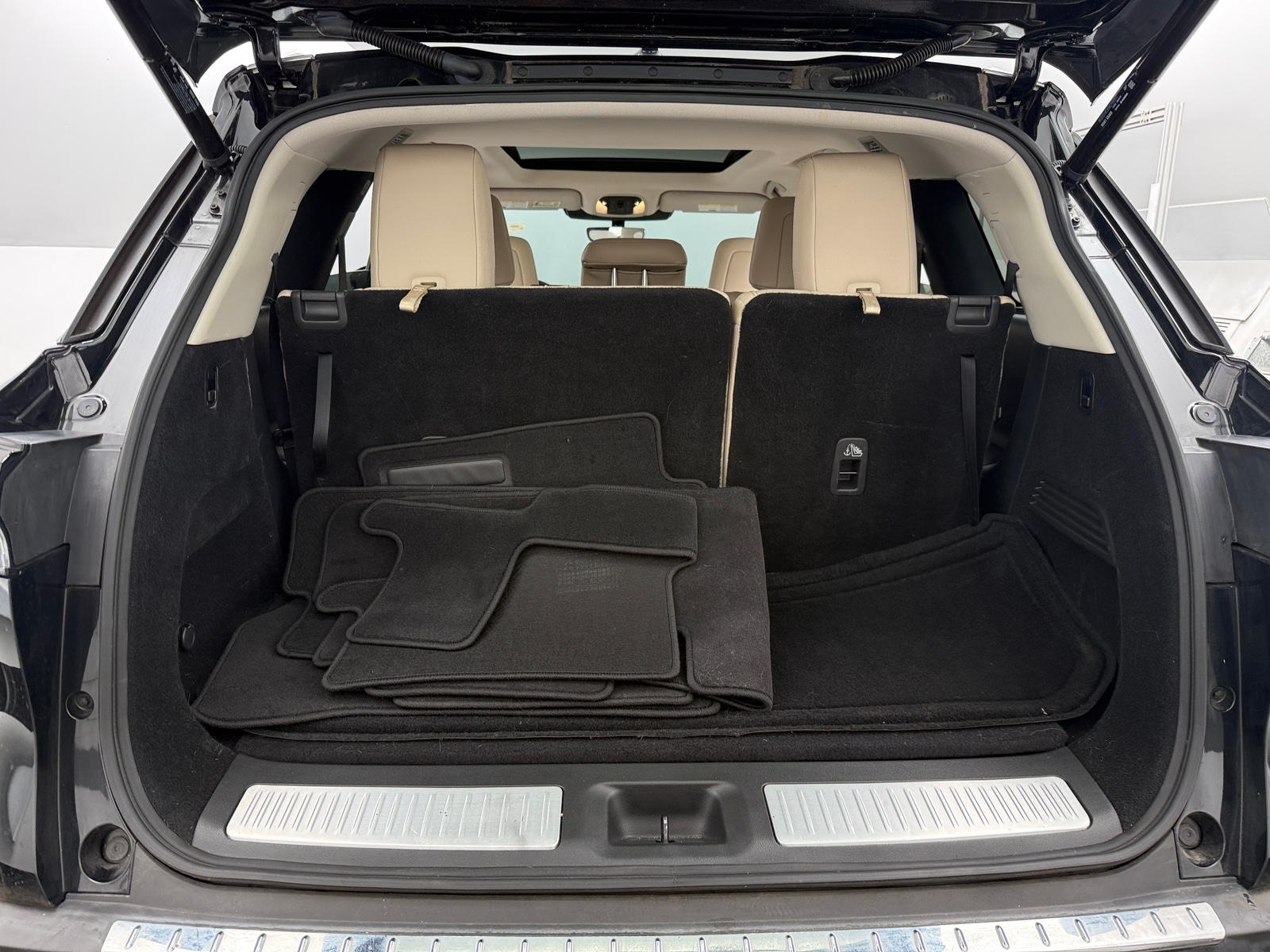 Thumbnail: 2023 INFINITI QX60 - 6