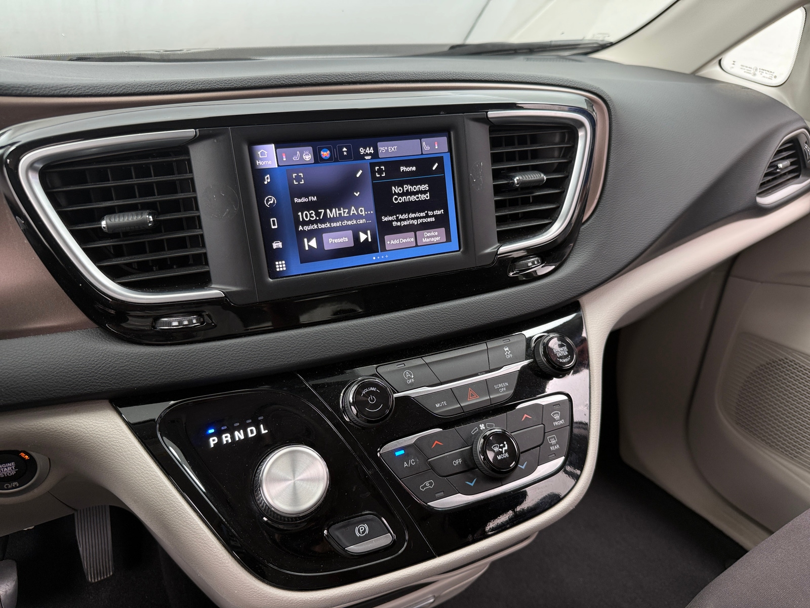 Thumbnail: 2024 Chrysler Voyager - 4