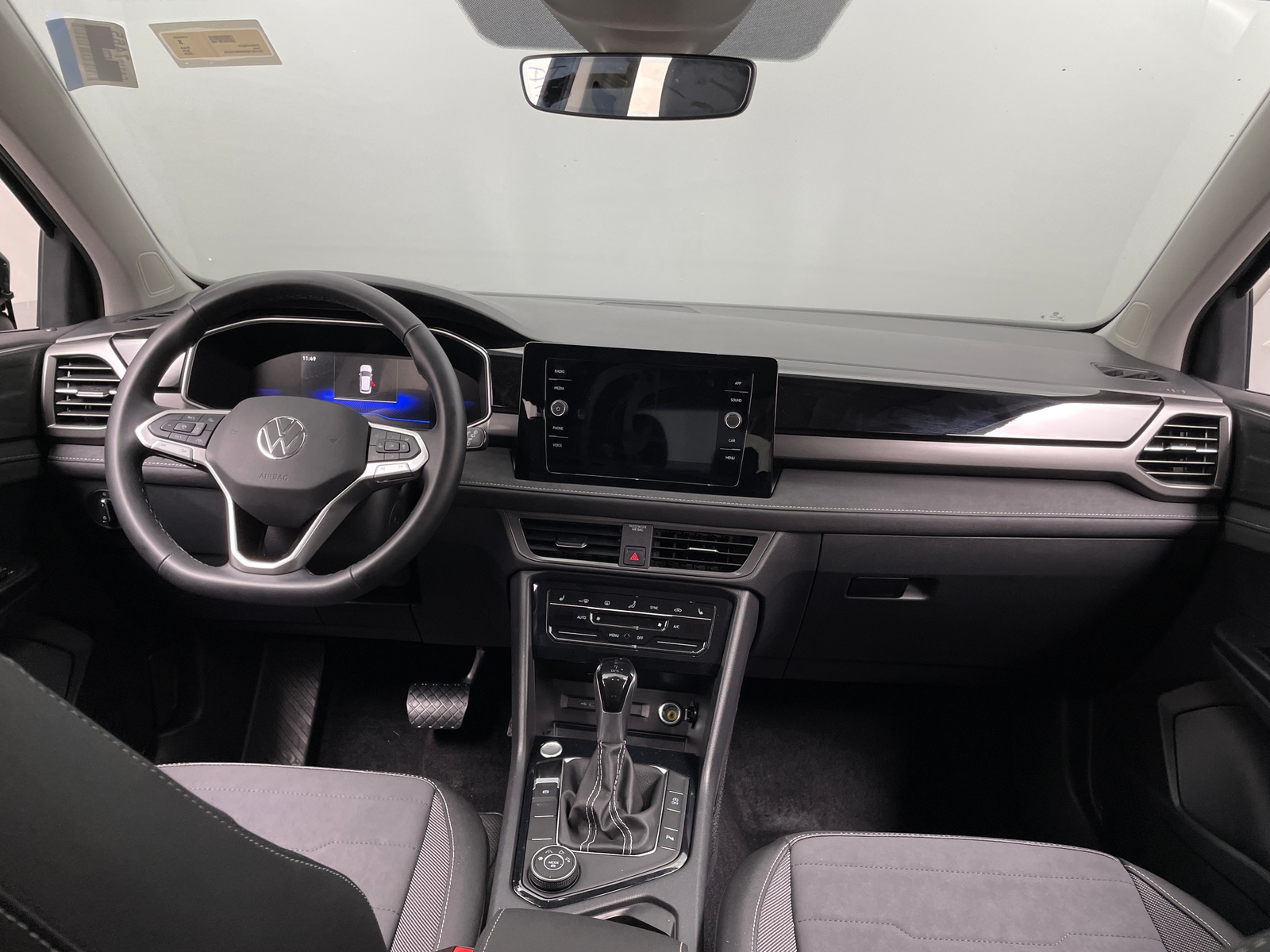 Thumbnail: 2025 Volkswagen Taos - 2