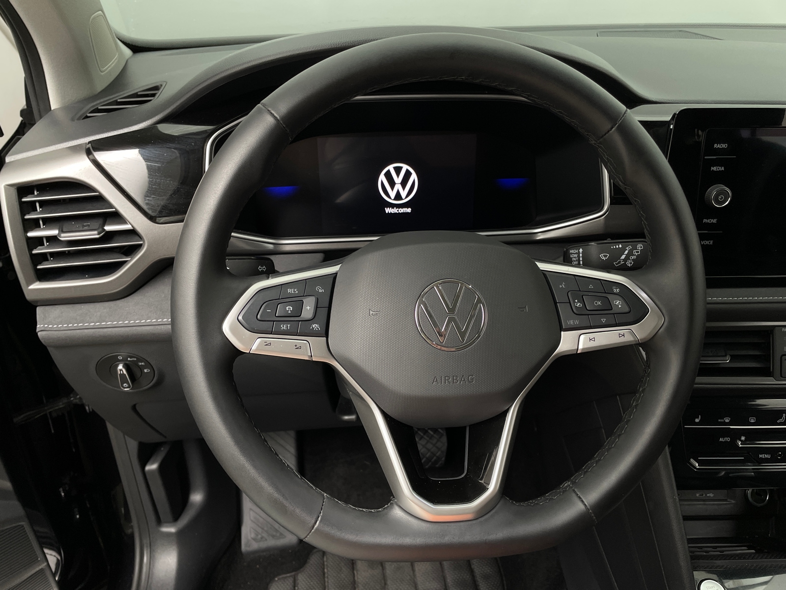 Thumbnail: 2025 Volkswagen Taos - 4