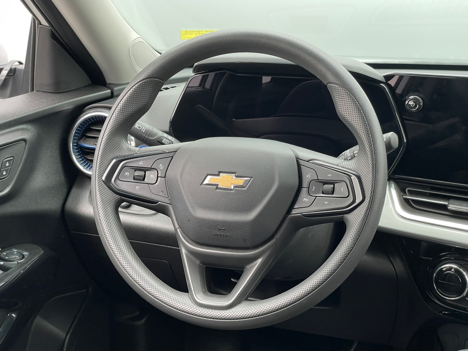 Thumbnail: 2025 Chevrolet Trax - 4