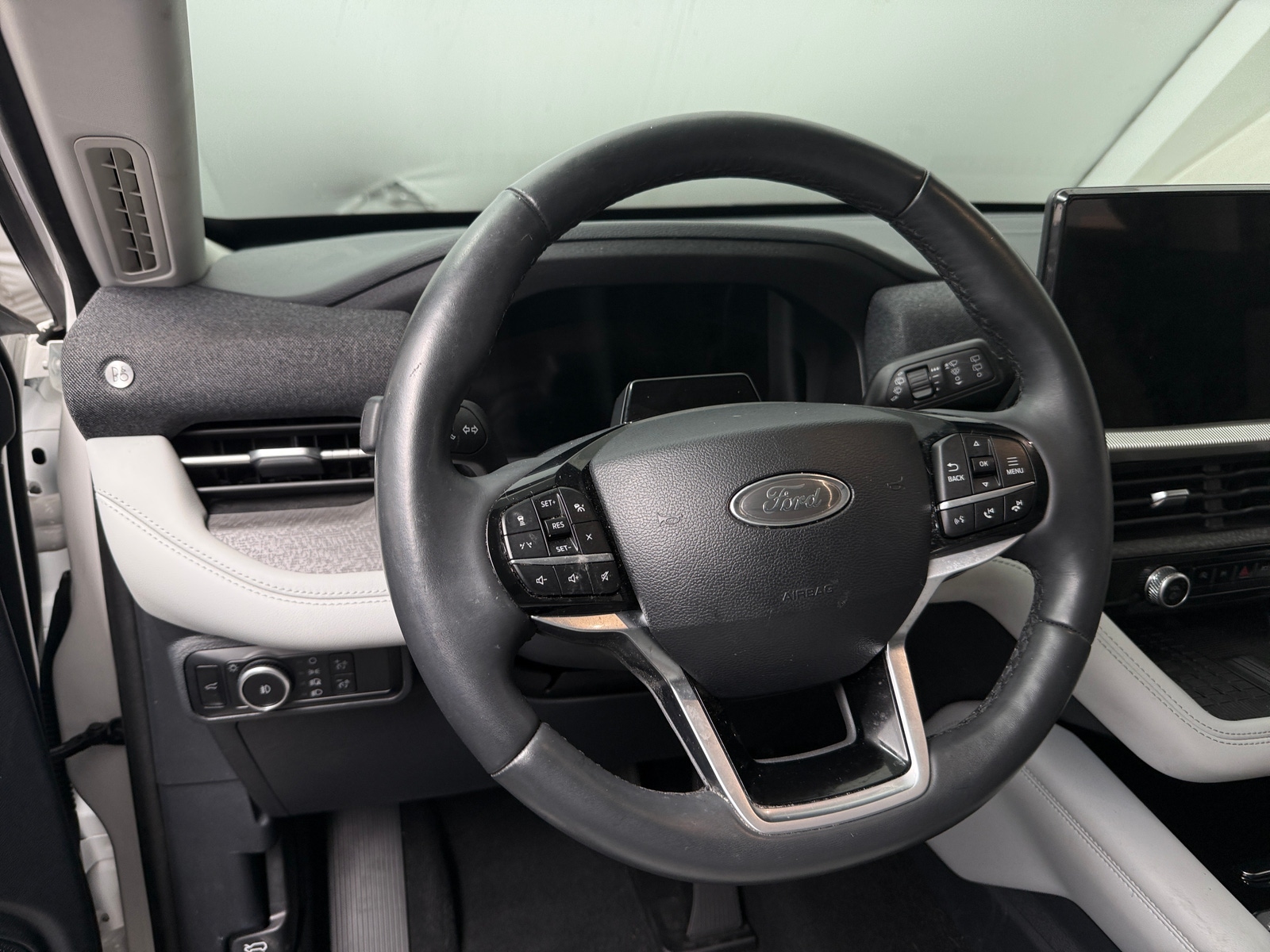 Thumbnail: 2025 Ford Explorer - 4