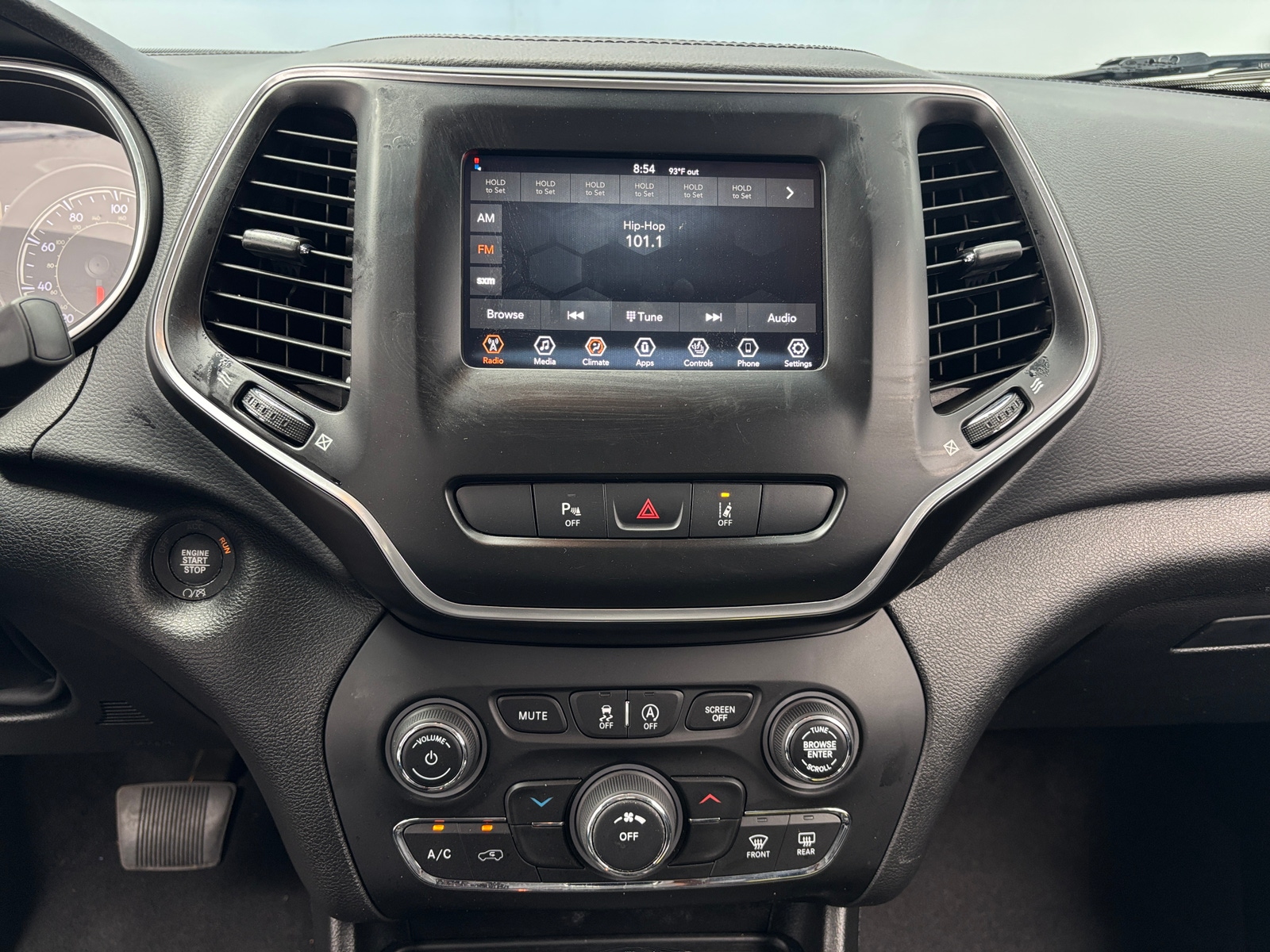 Thumbnail: 2021 Jeep Cherokee - 4