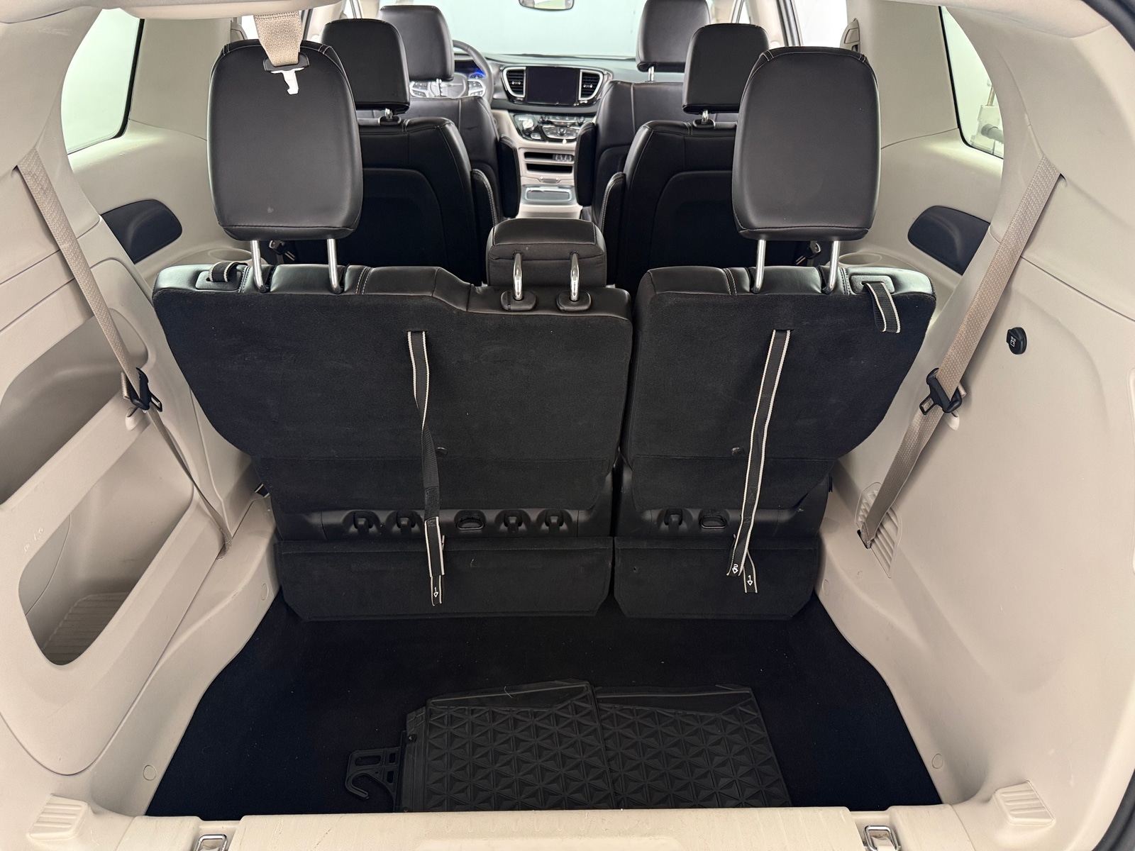 Thumbnail: 2024 Chrysler Pacifica - 6