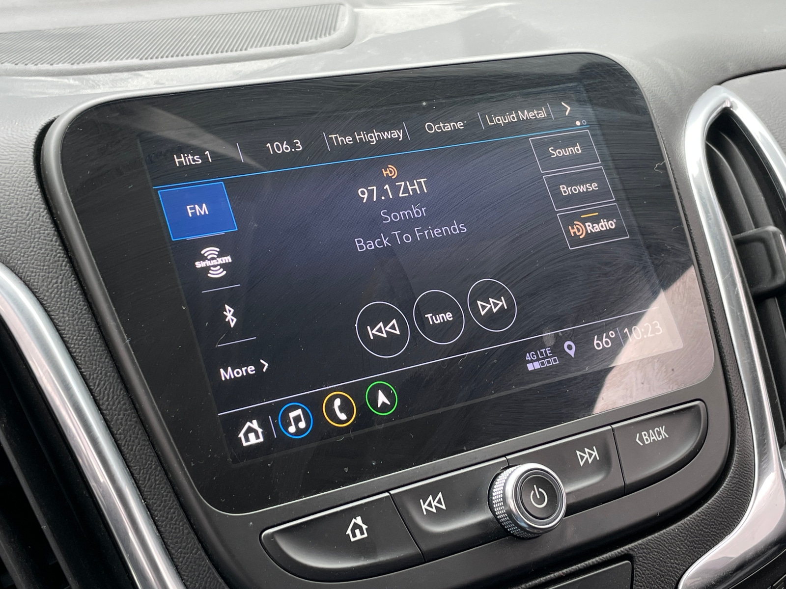 Thumbnail: 2021 Chevrolet Equinox - 3