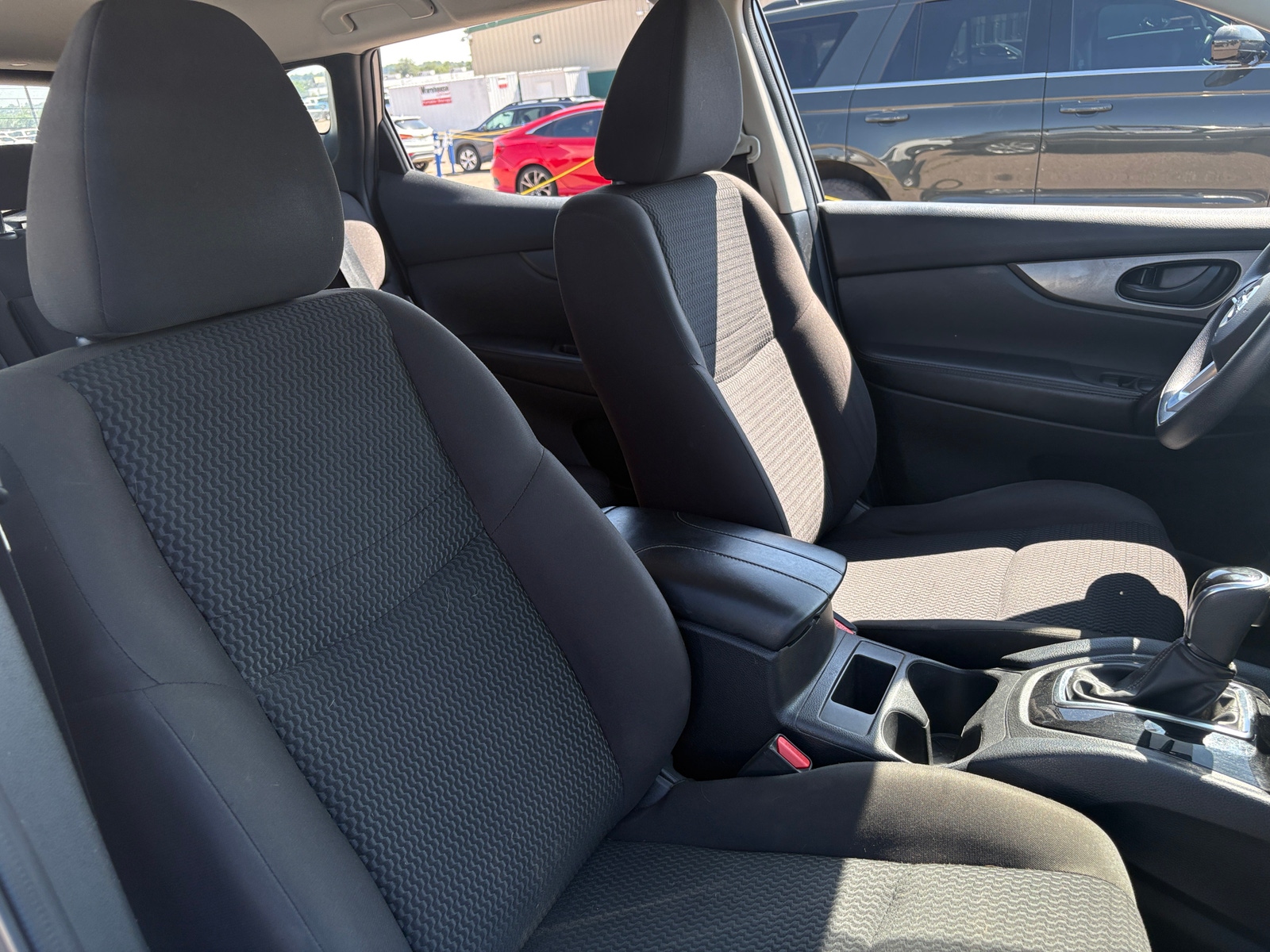 Thumbnail: 2021 Nissan Rogue Sport - 2