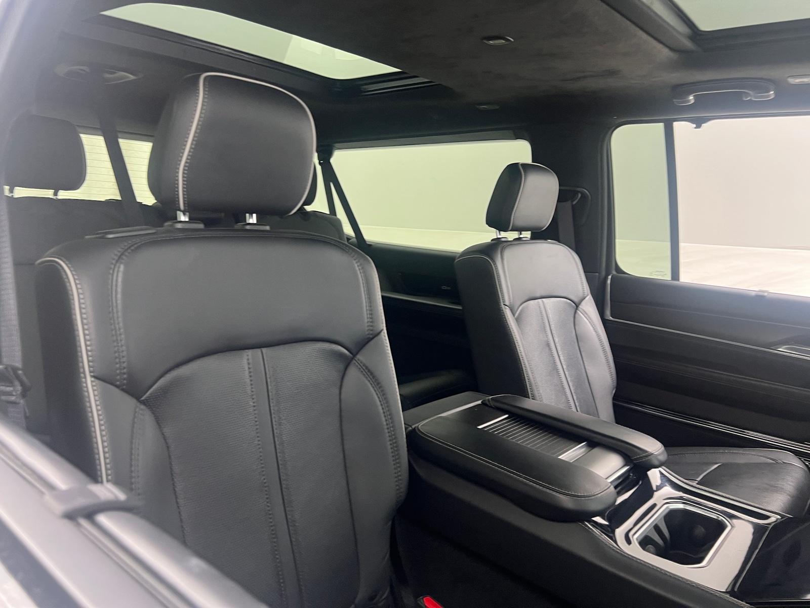 Thumbnail: 2024 Jeep Grand Wagoneer L - 5