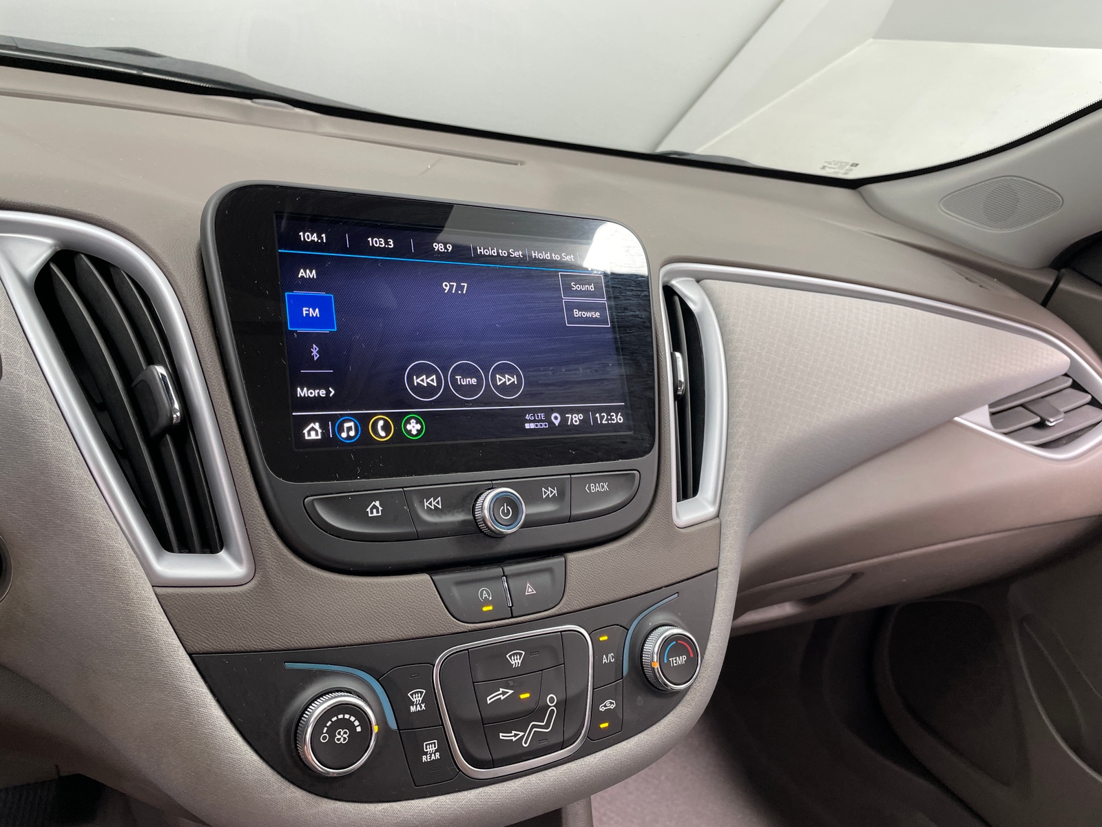 Thumbnail: 2023 Chevrolet Malibu - 4