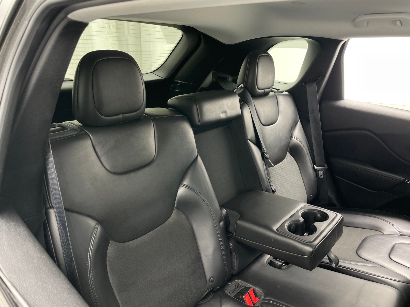 Thumbnail: 2019 Jeep Cherokee - 6
