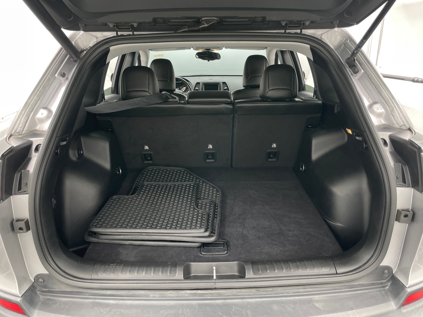 Thumbnail: 2019 Jeep Cherokee - 7