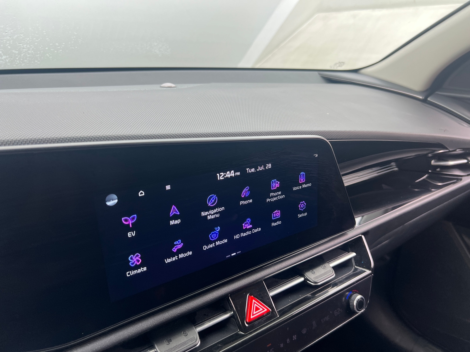 Thumbnail: 2024 Kia Niro - 3