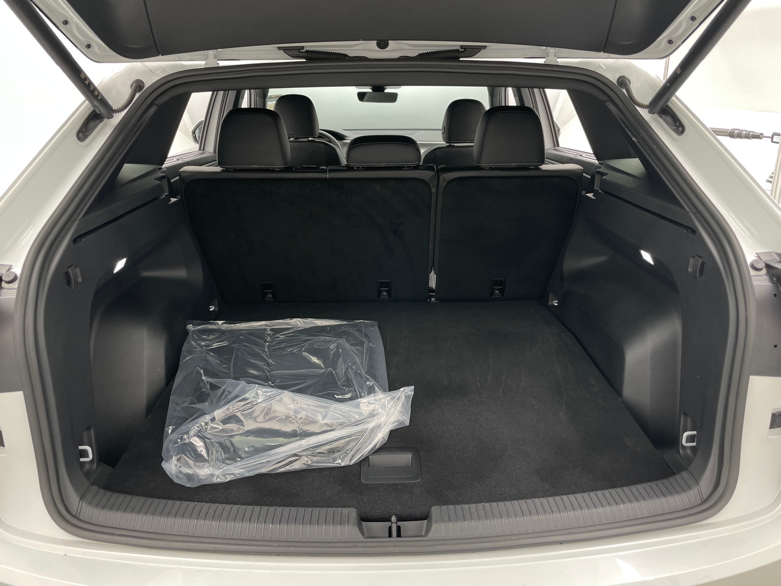 Thumbnail: 2026 Volkswagen Atlas - 6