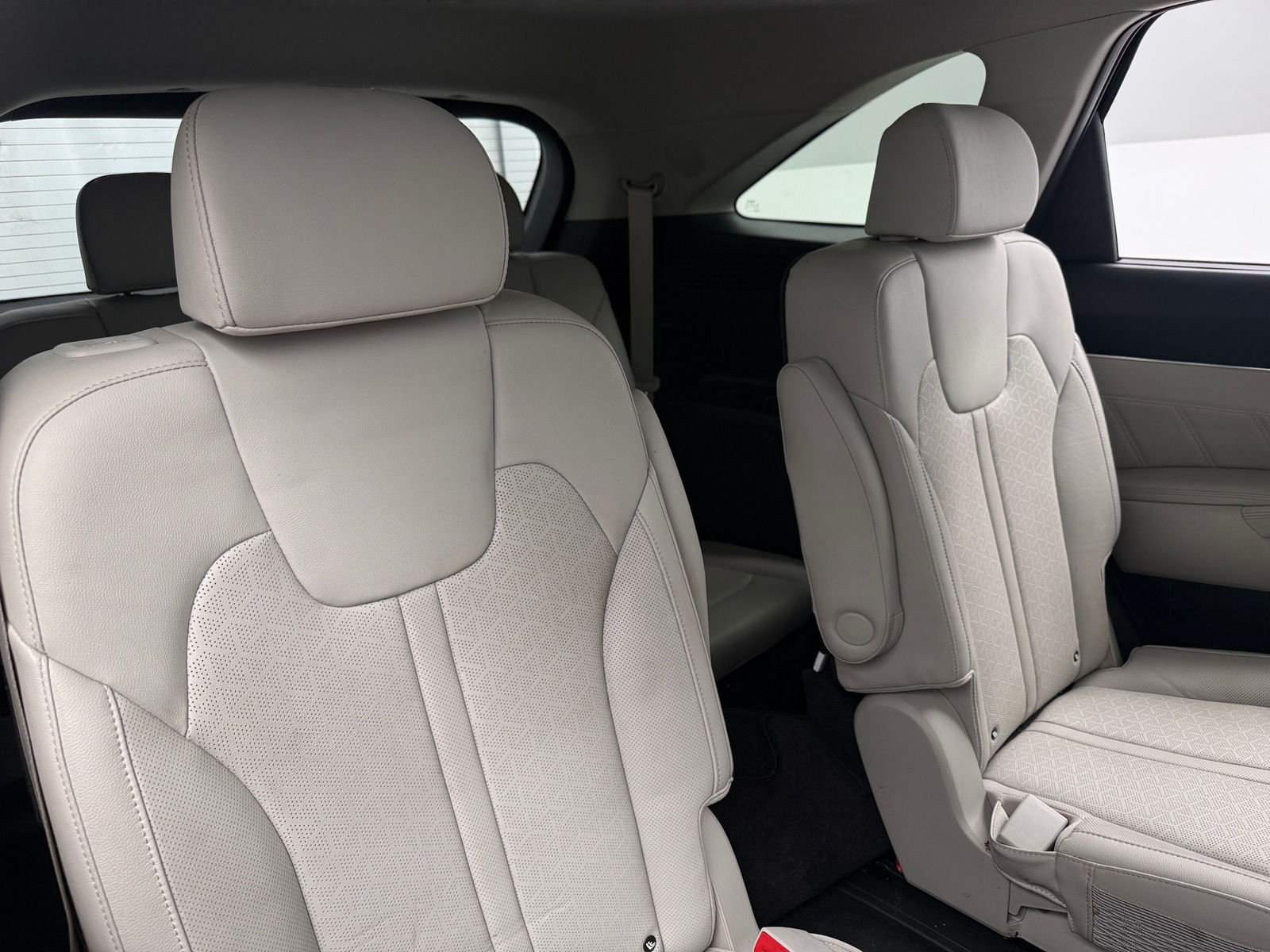 Thumbnail: 2023 Kia Sorento - 5