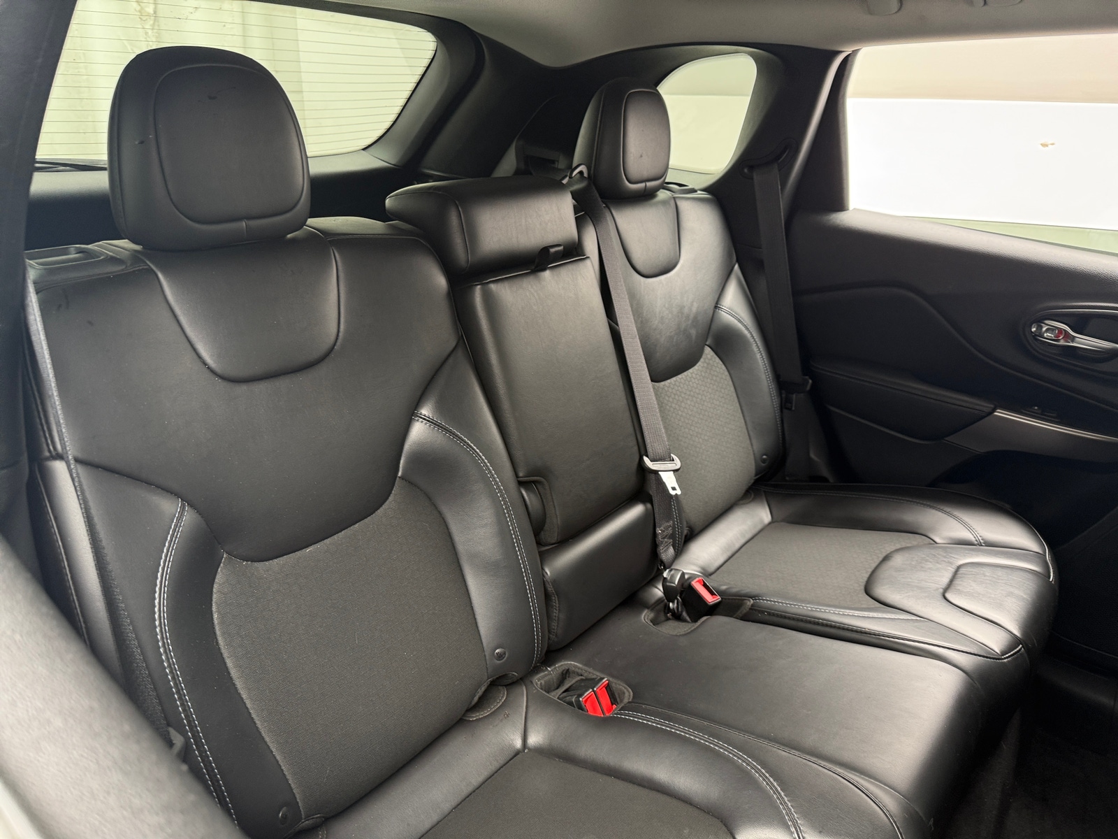Thumbnail: 2019 Jeep Cherokee - 6