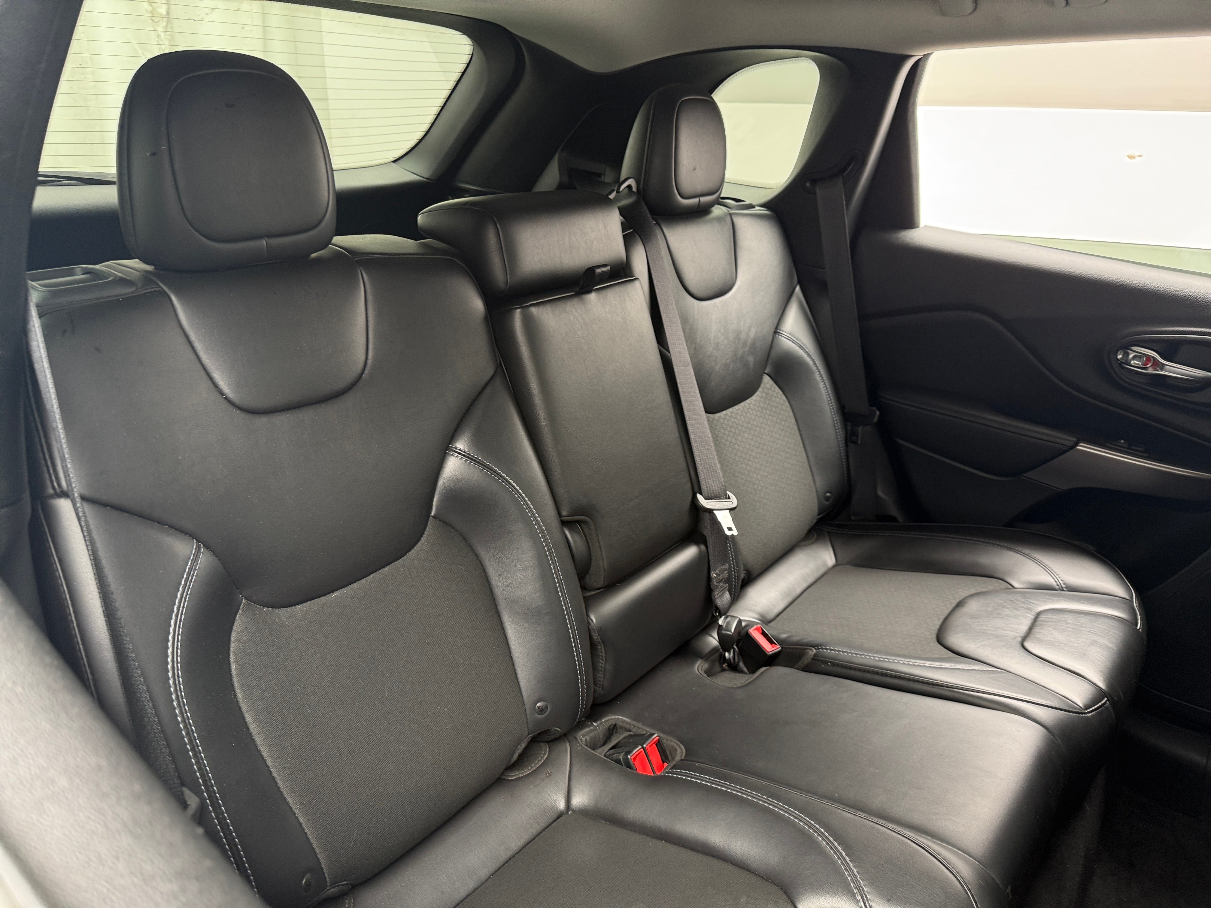 2019 Jeep Cherokee Latitude Plus - Photo 2