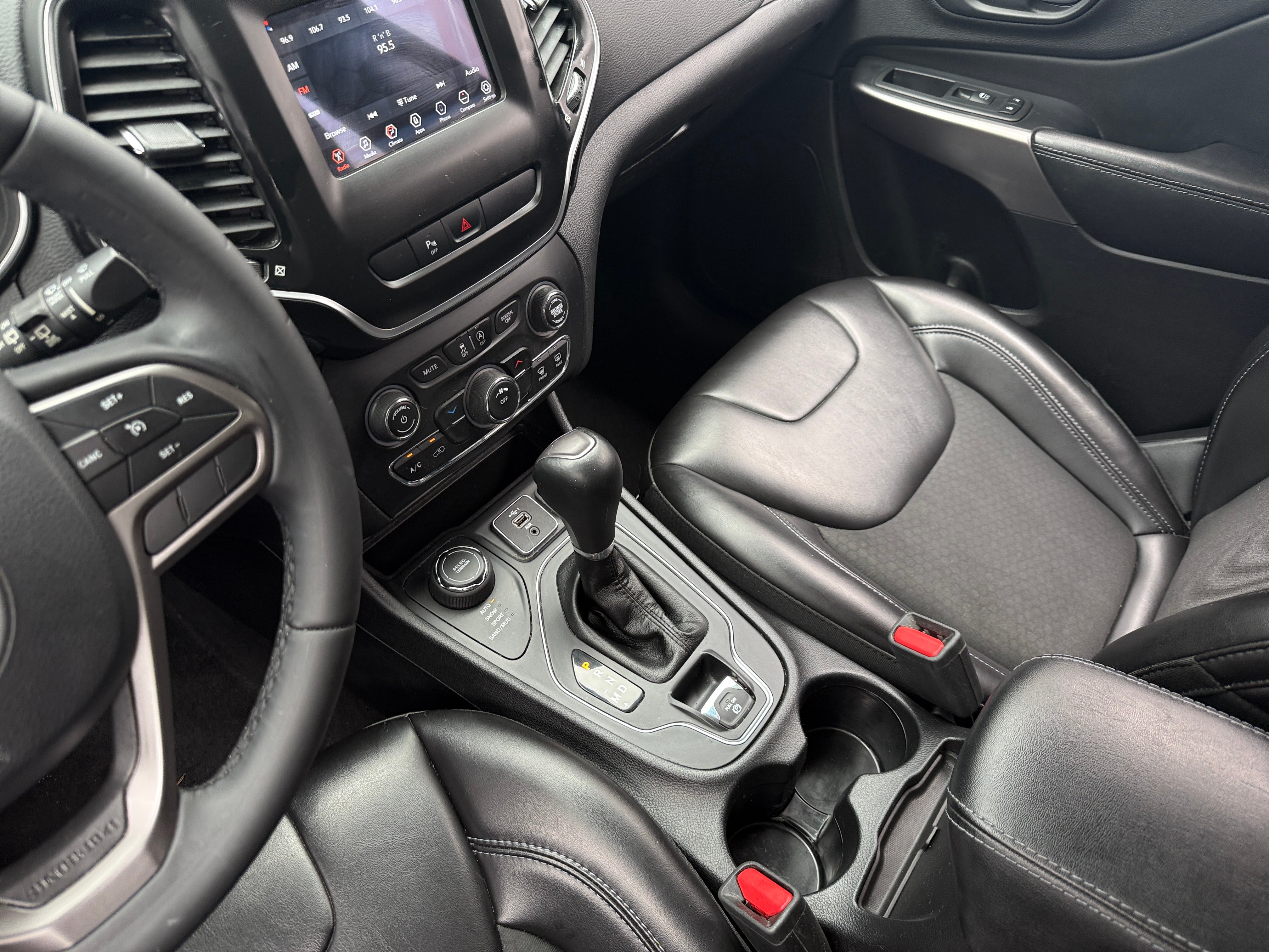 2019 Jeep Cherokee Latitude Plus - Photo 3