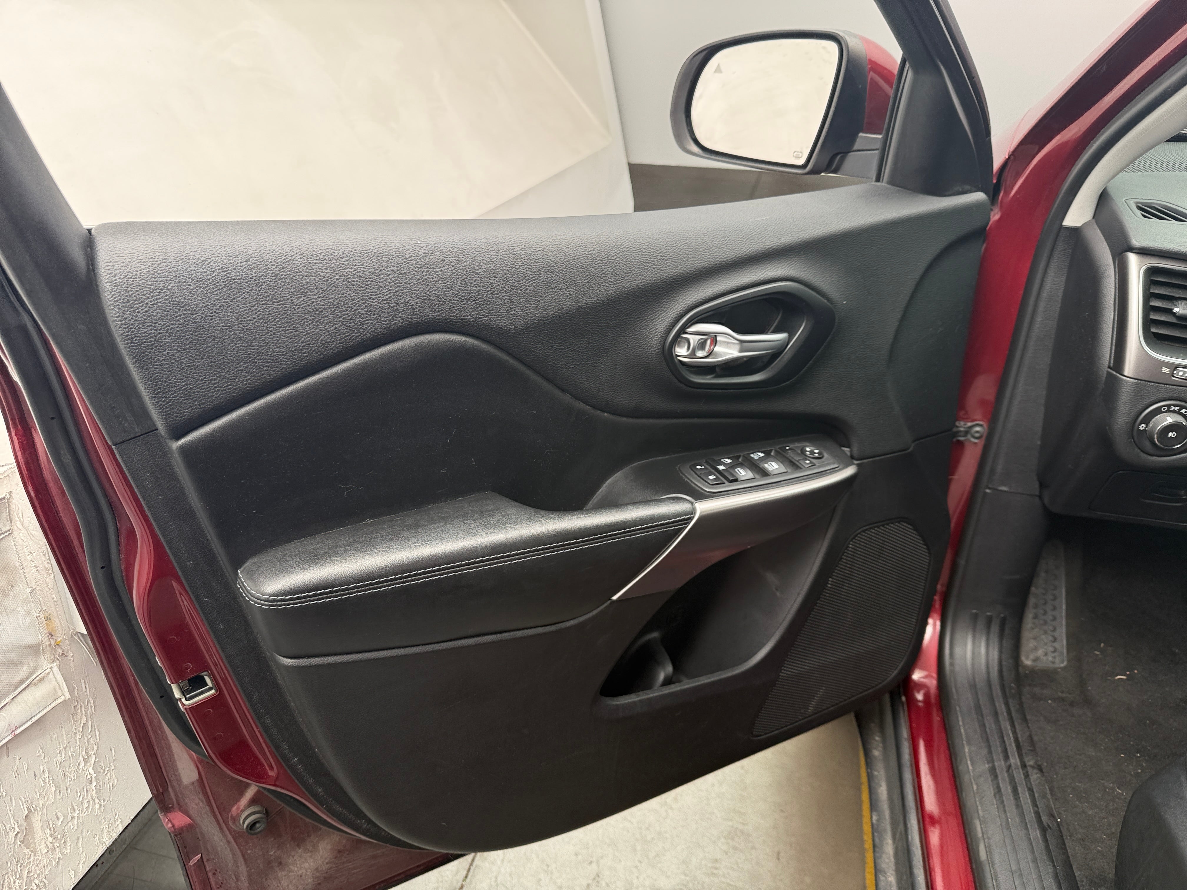 2019 Jeep Cherokee Latitude Plus - Photo 9