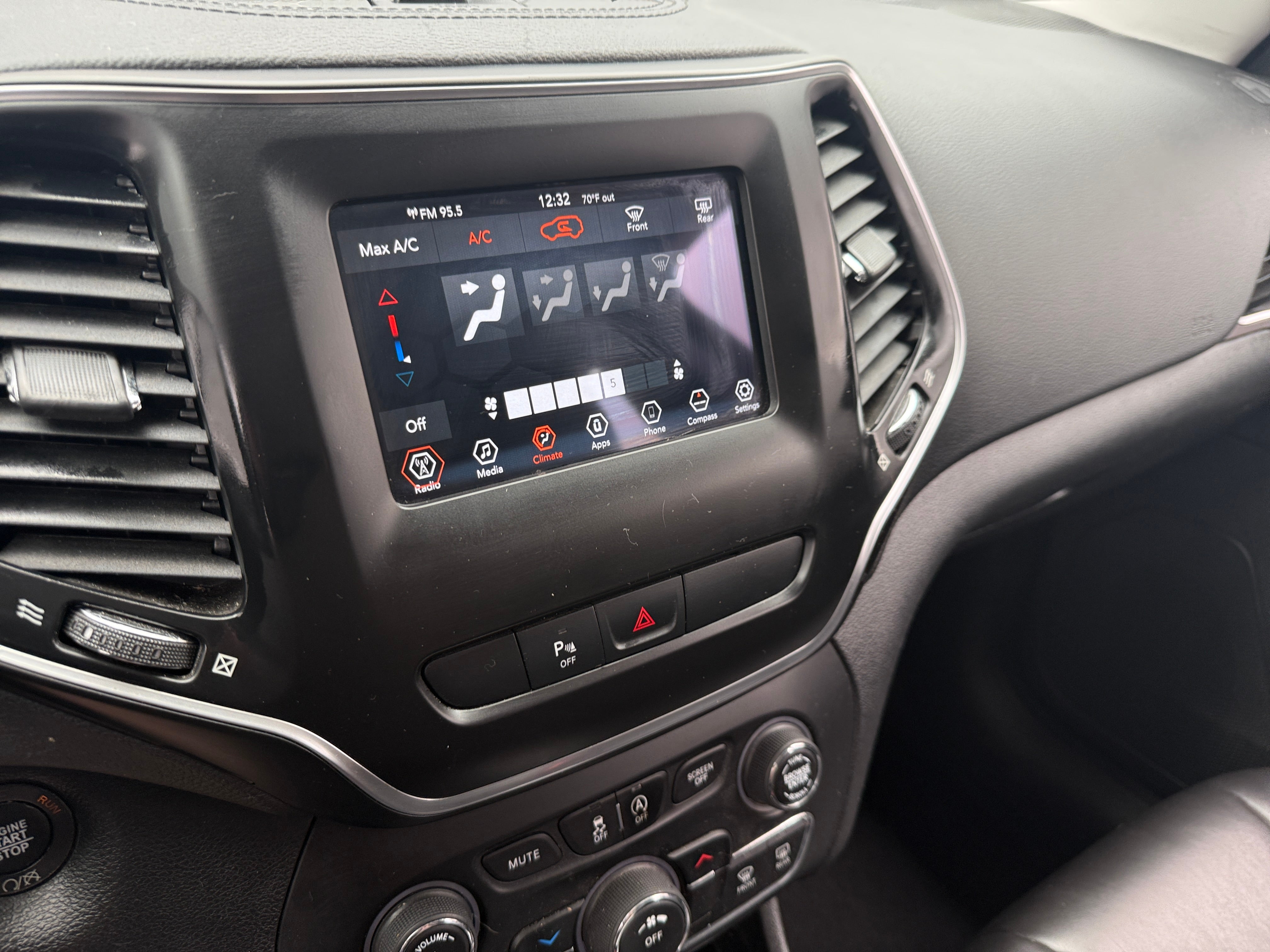 2019 Jeep Cherokee Latitude Plus - Photo 14