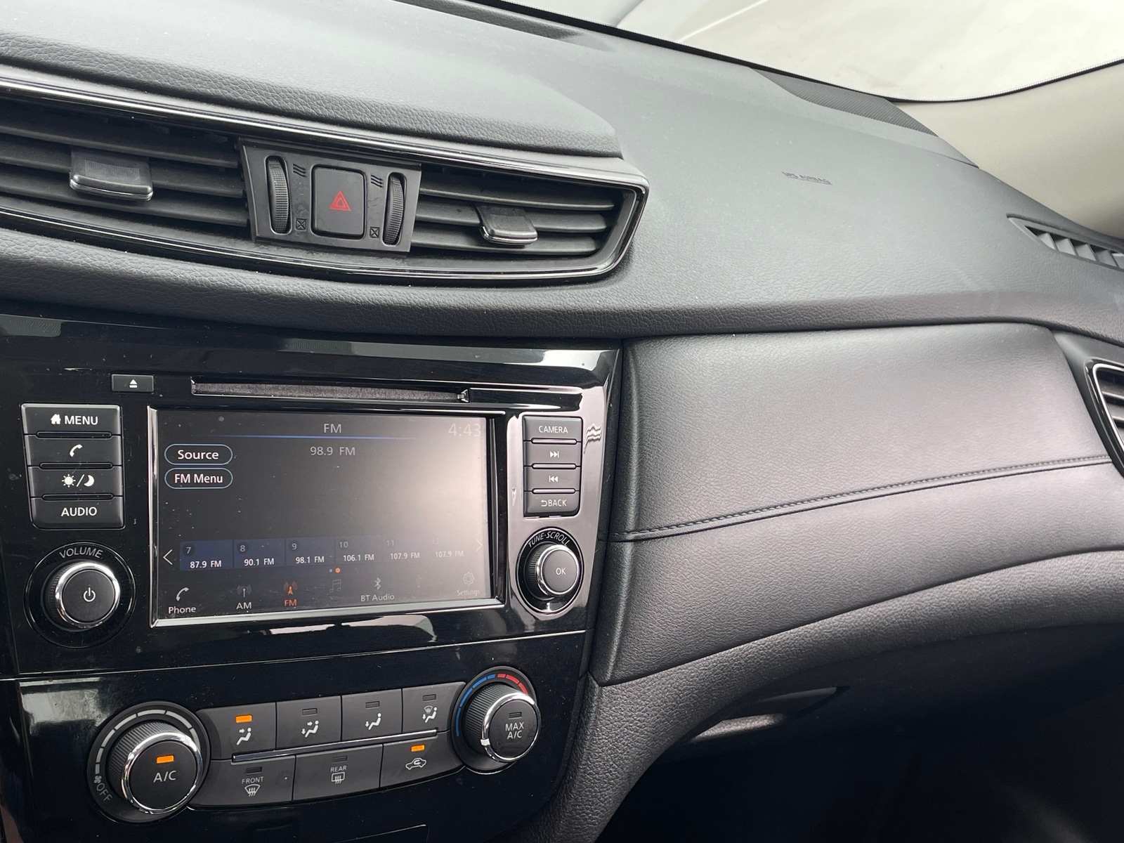 Thumbnail: 2019 Nissan Rogue - 4