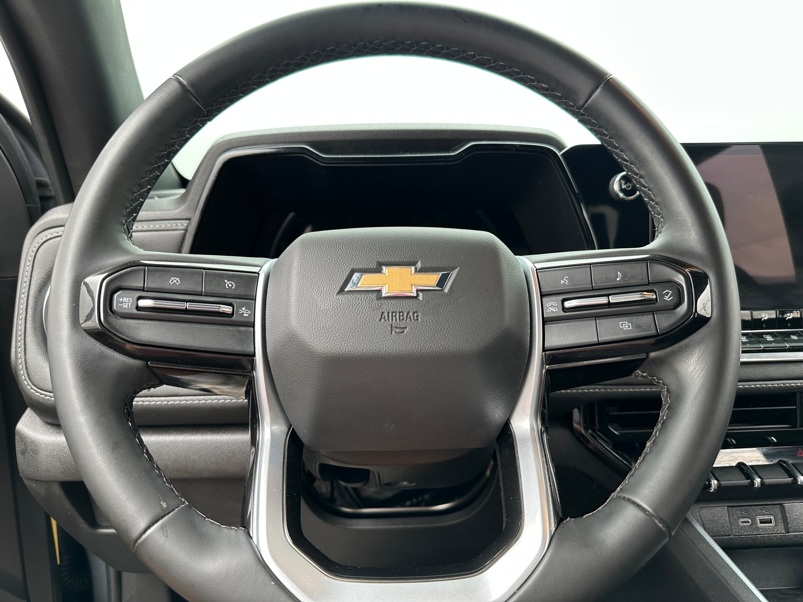 Thumbnail: 2024 Chevrolet Colorado - 5