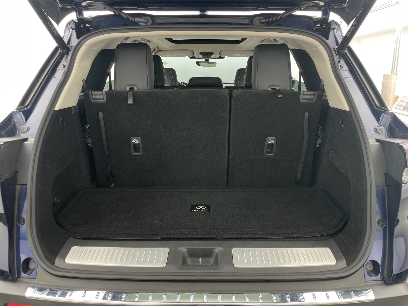 Thumbnail: 2023 INFINITI QX60 - 6