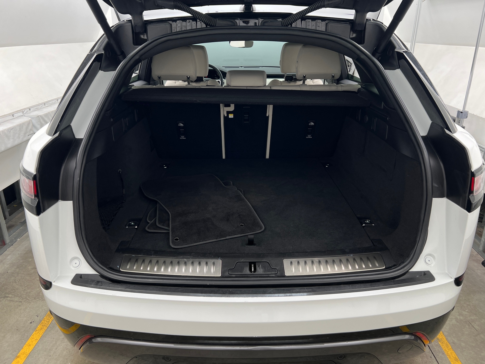 Thumbnail: 2023 Land Rover Range Rover Velar - 6