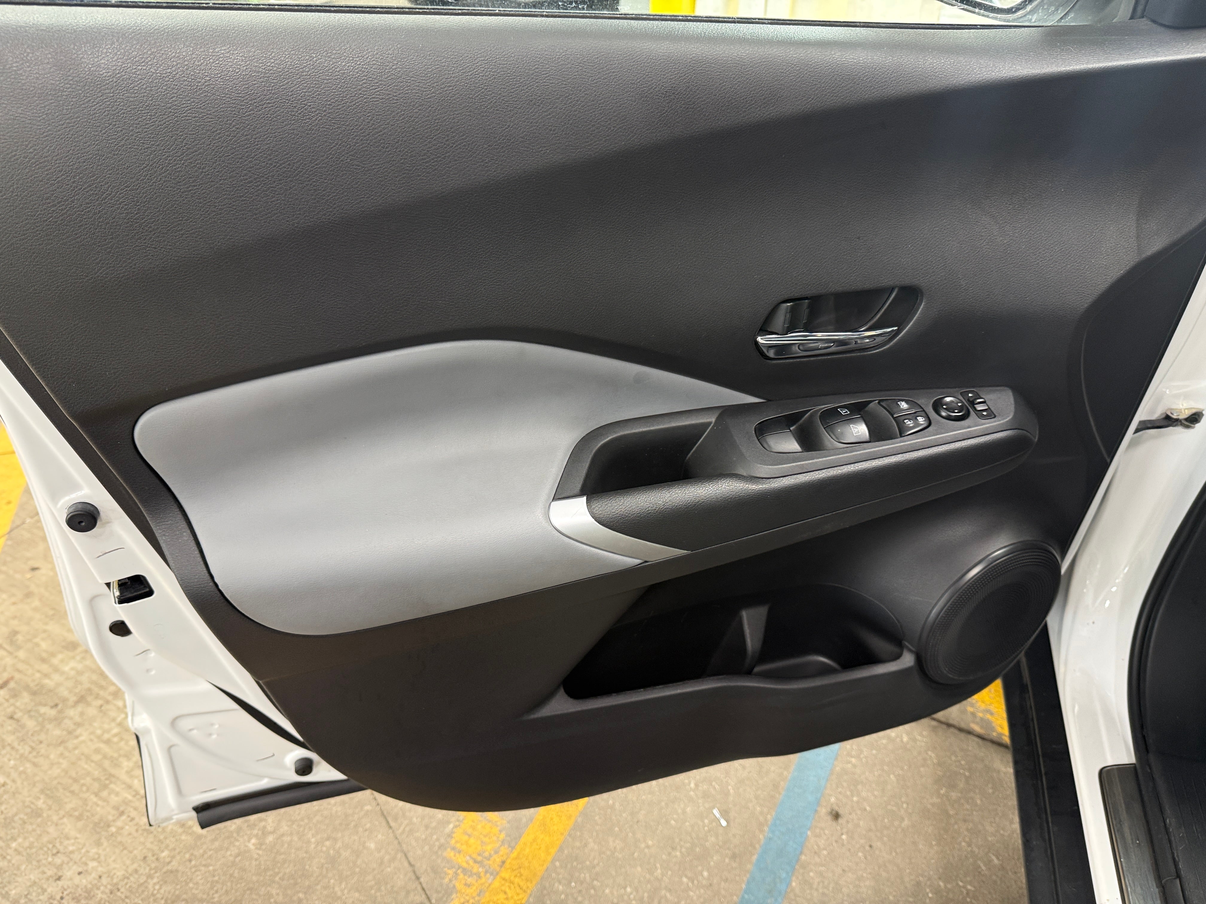 2023 Nissan Kicks SR - Photo 9