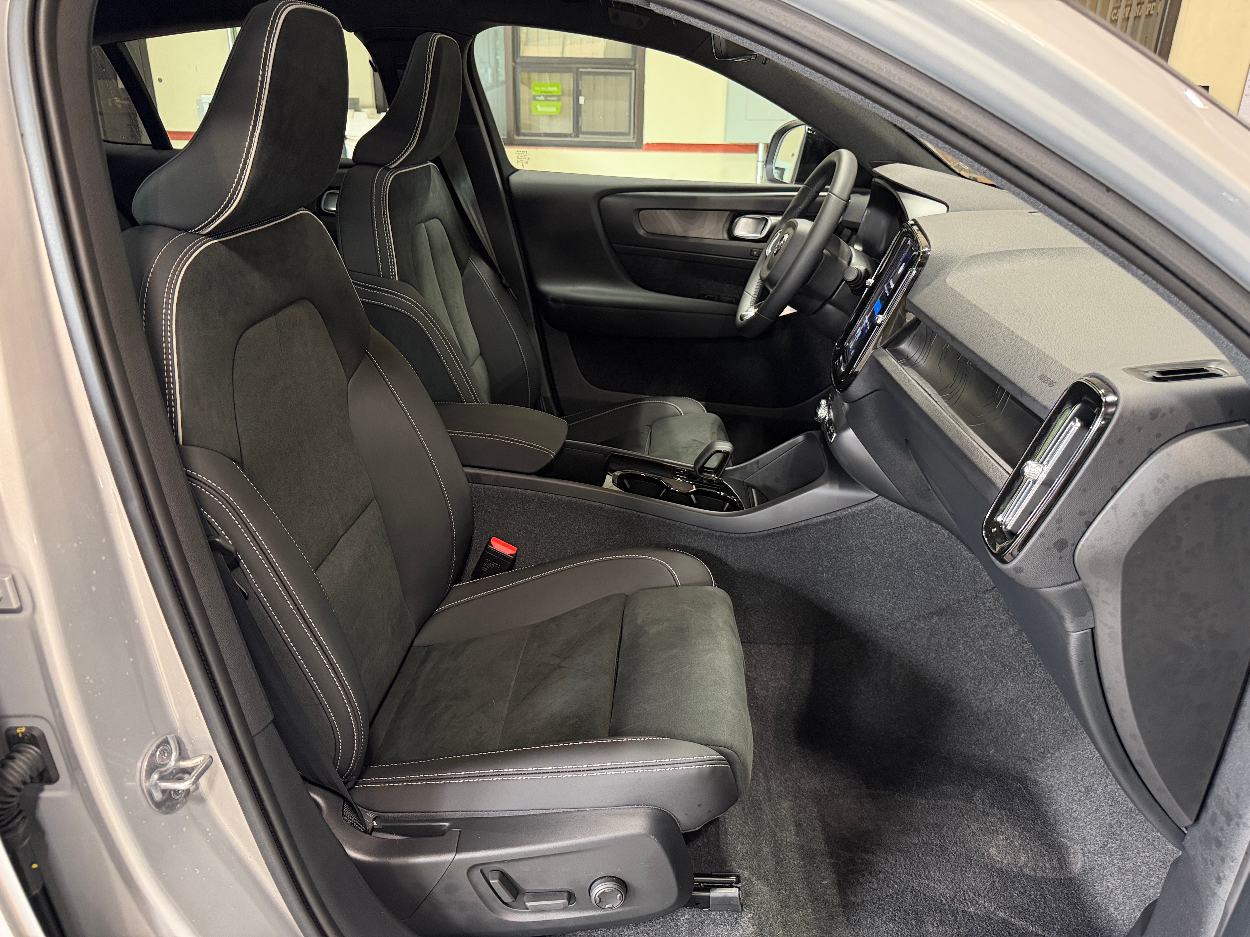 Used 2023 Volvo C40 Ultimate with VIN YV4ED3GM7P2049633 for sale in Pewaukee, WI