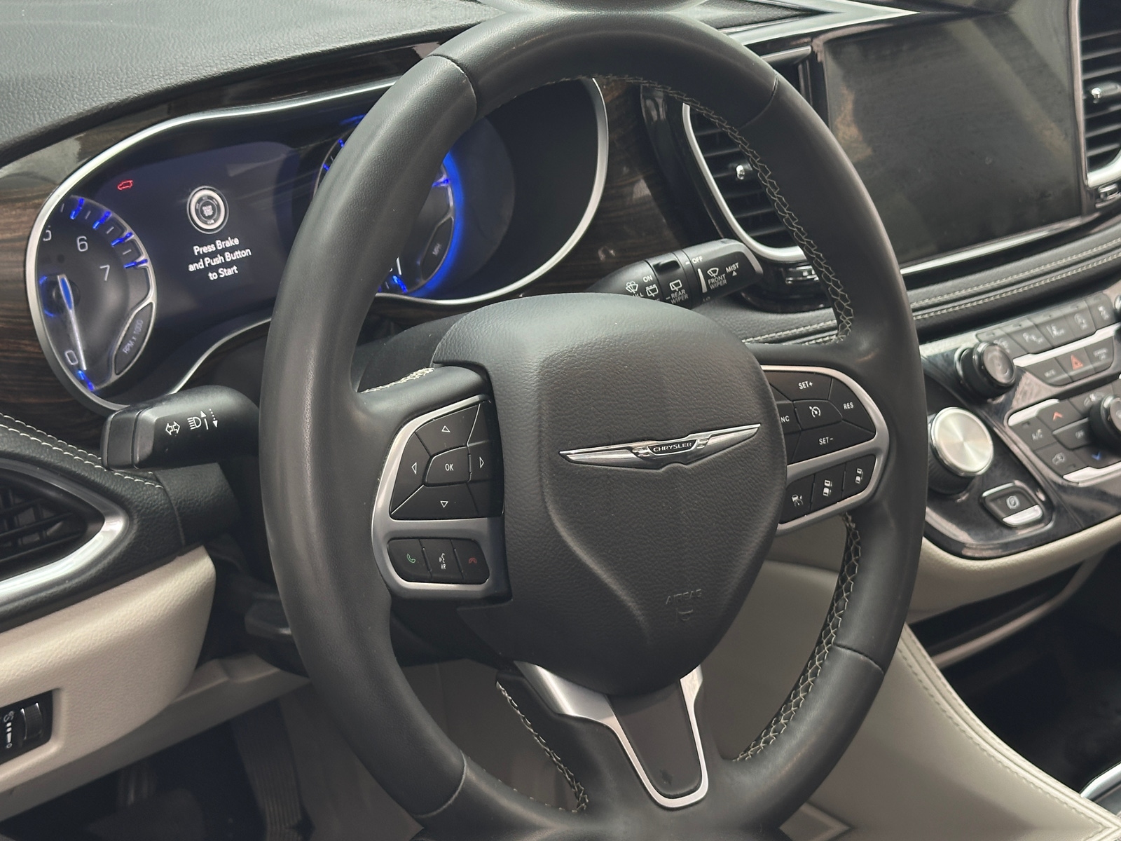 Thumbnail: 2022 Chrysler Pacifica - 4