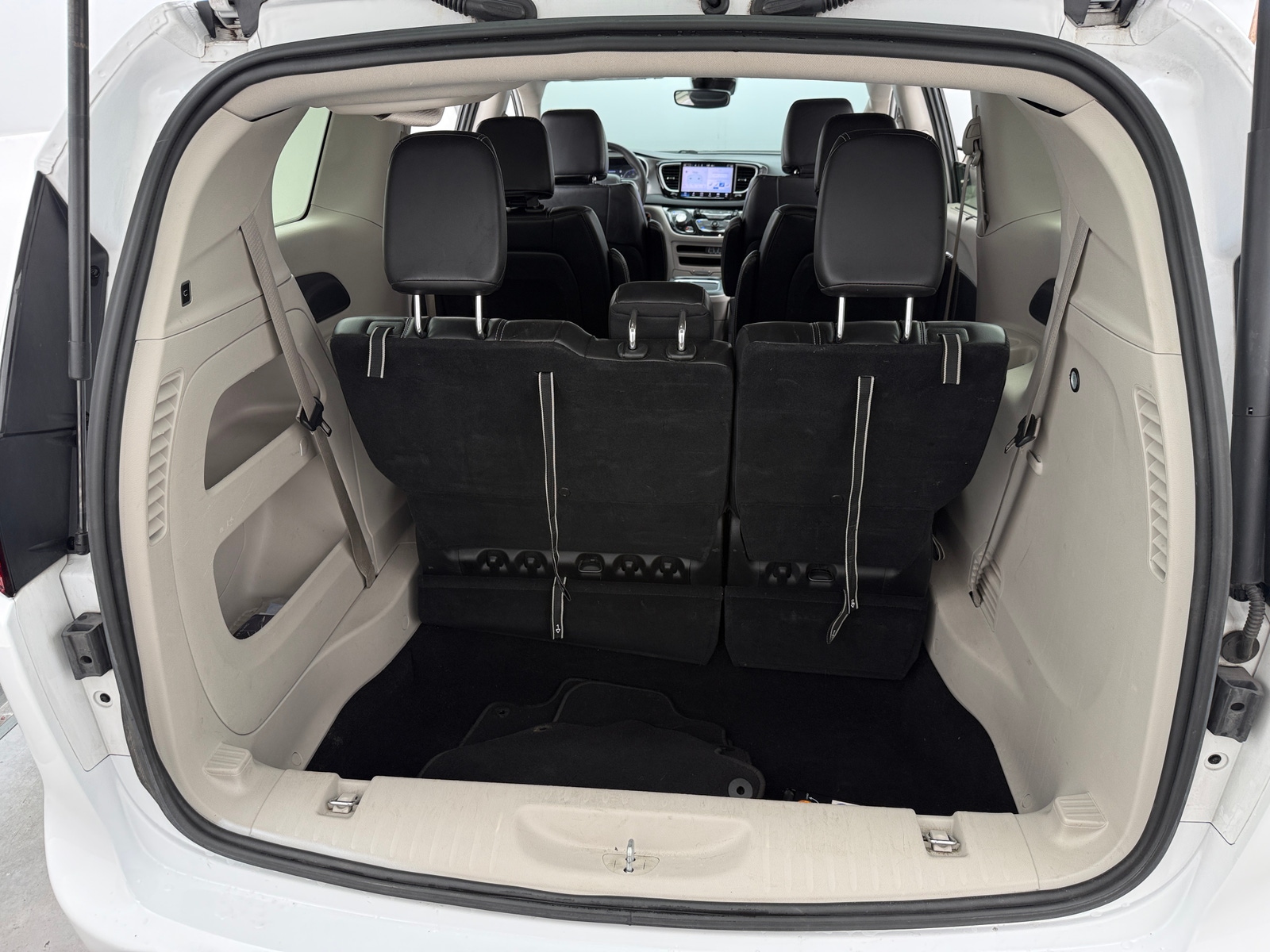 Thumbnail: 2024 Chrysler Pacifica - 6