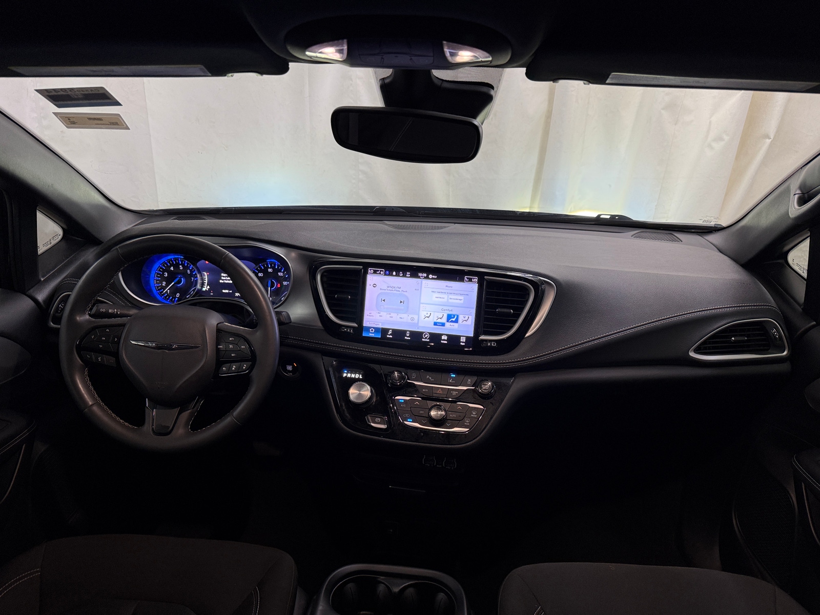 Thumbnail: 2023 Chrysler Pacifica - 3