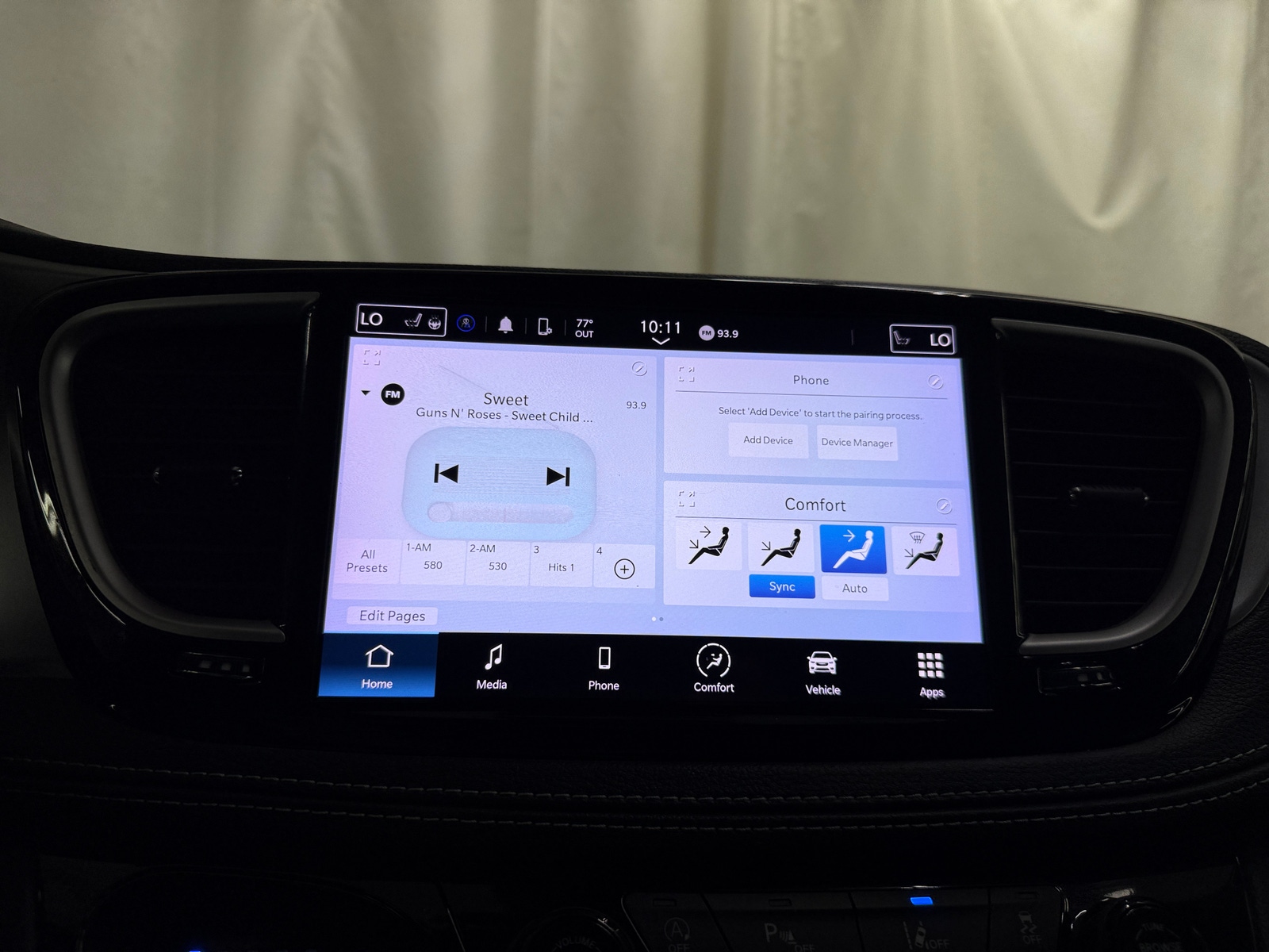 Thumbnail: 2023 Chrysler Pacifica - 4