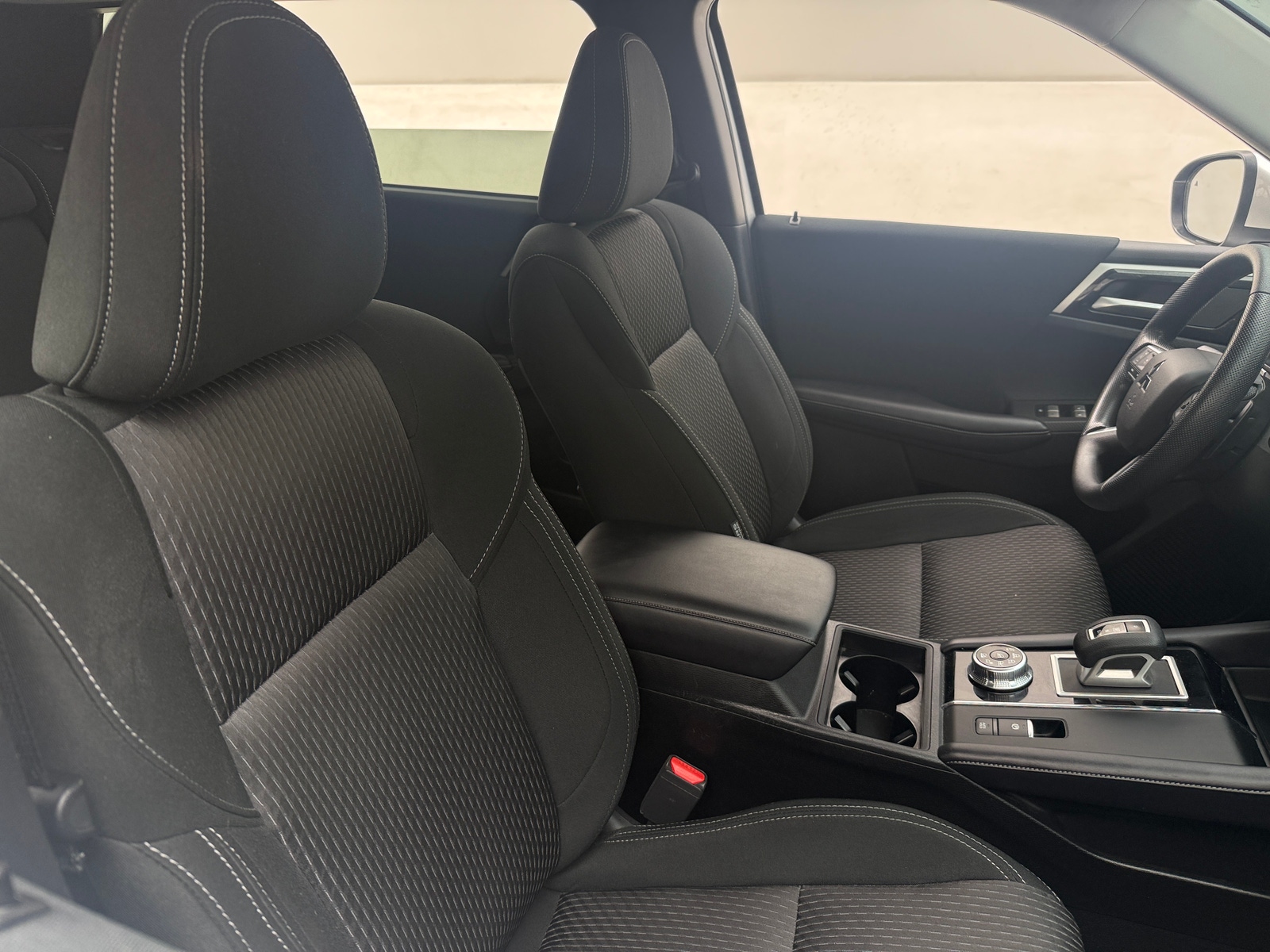 Thumbnail: 2024 Mitsubishi Outlander - 2