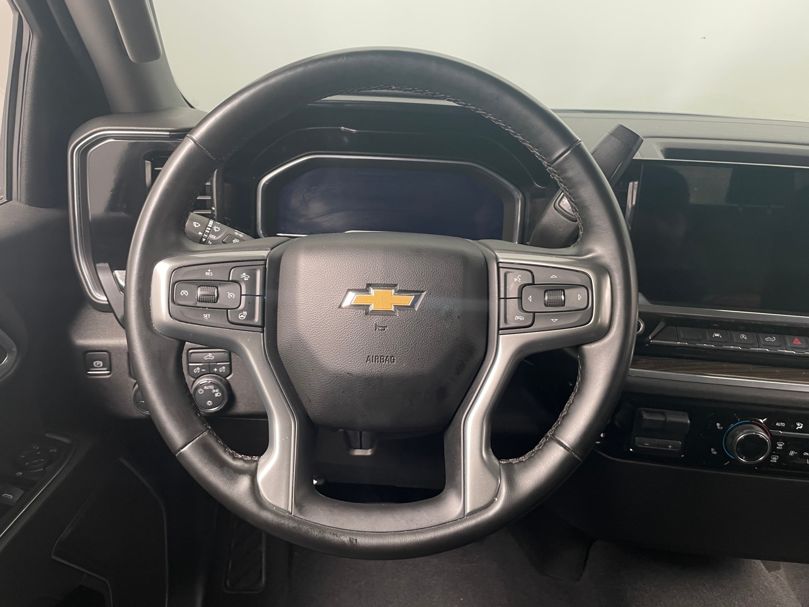 Thumbnail: 2025 Chevrolet Silverado 1500 - 5