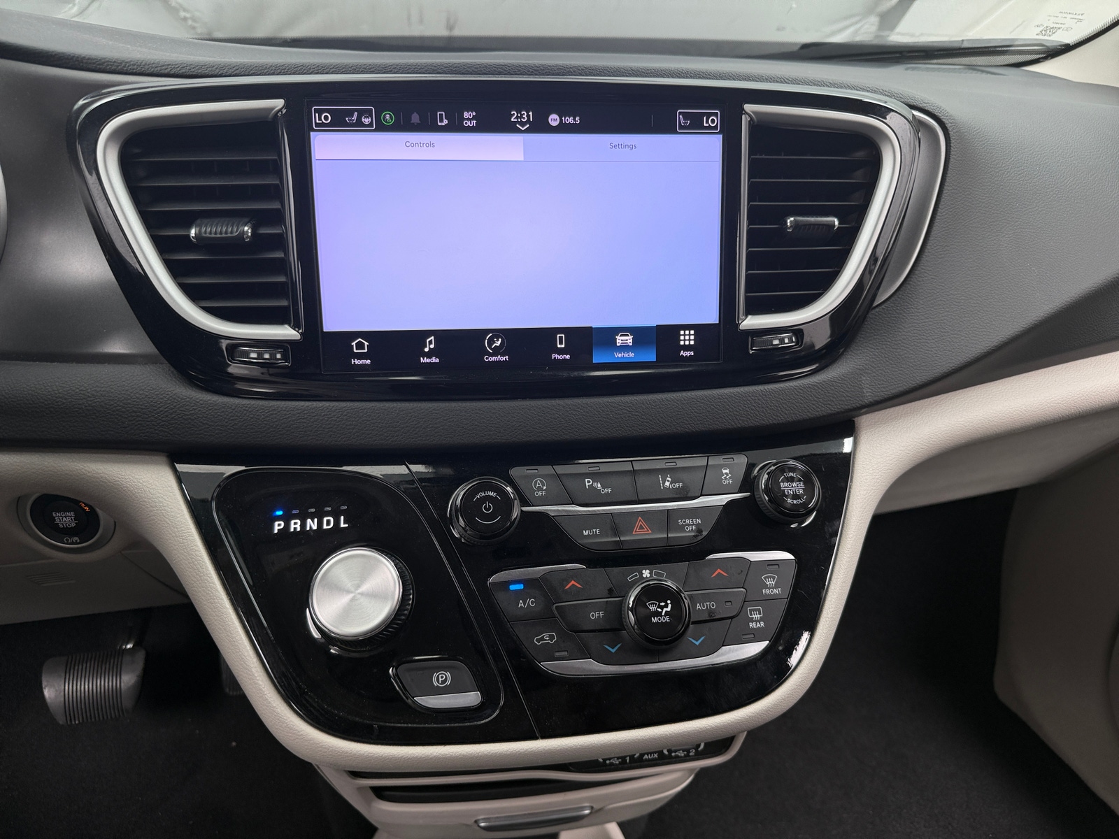 Thumbnail: 2024 Chrysler Pacifica - 3