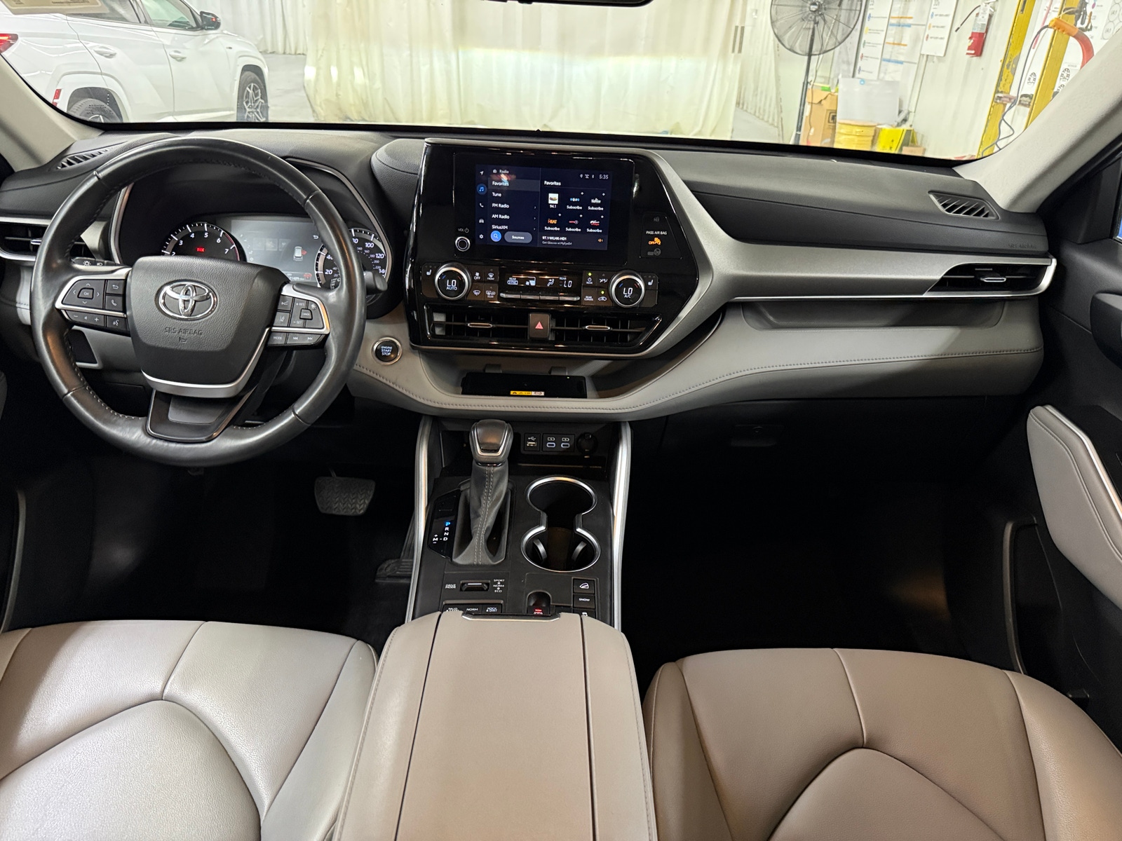 Thumbnail: 2024 Toyota Highlander - 2