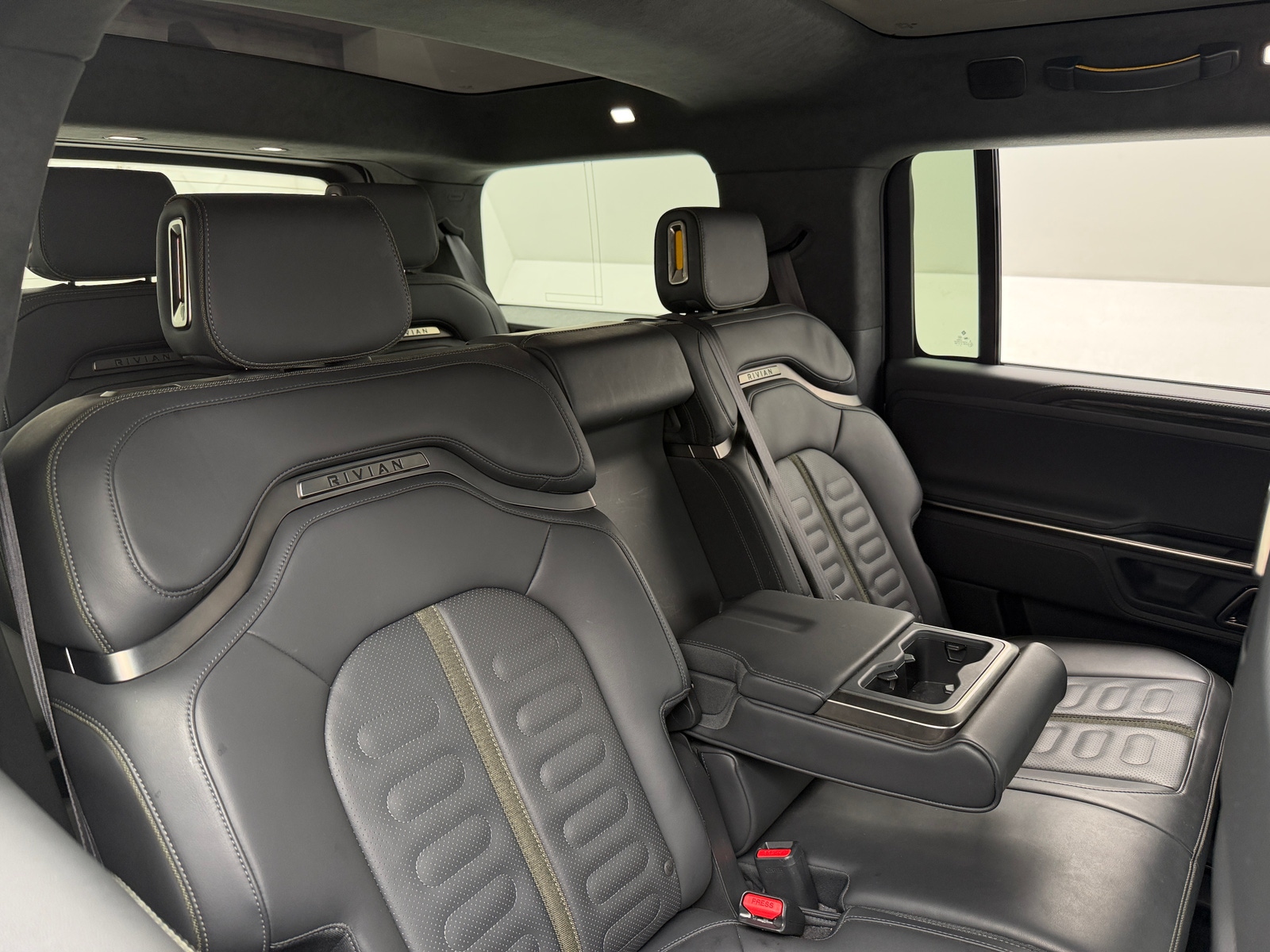 Thumbnail: 2023 Rivian R1S - 5