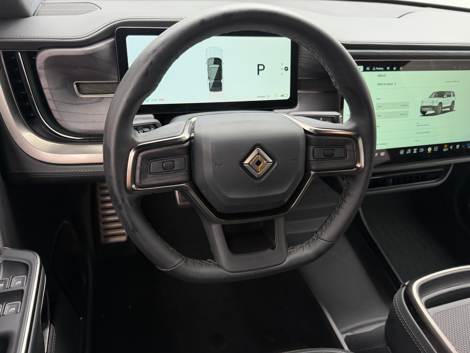 Thumbnail: 2023 Rivian R1S - 4