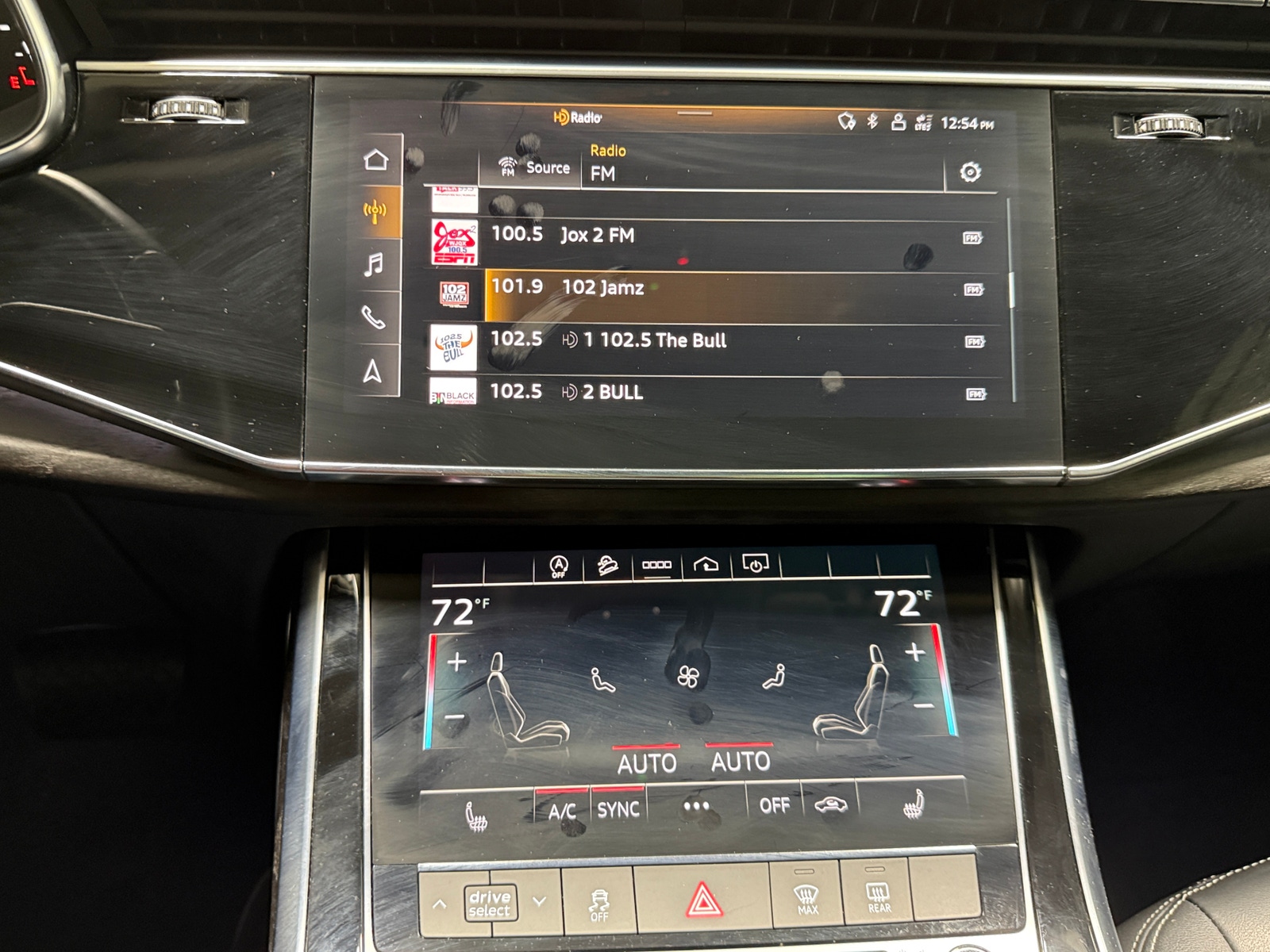 Thumbnail: 2022 Audi Q8 - 3