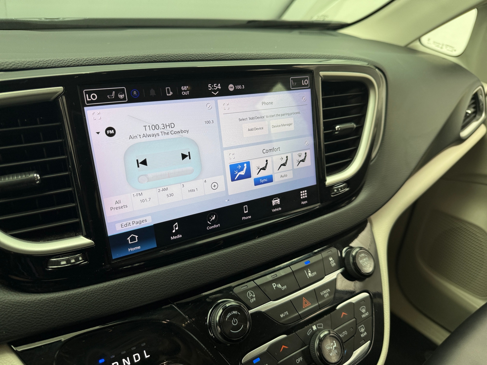 Thumbnail: 2024 Chrysler Pacifica - 3