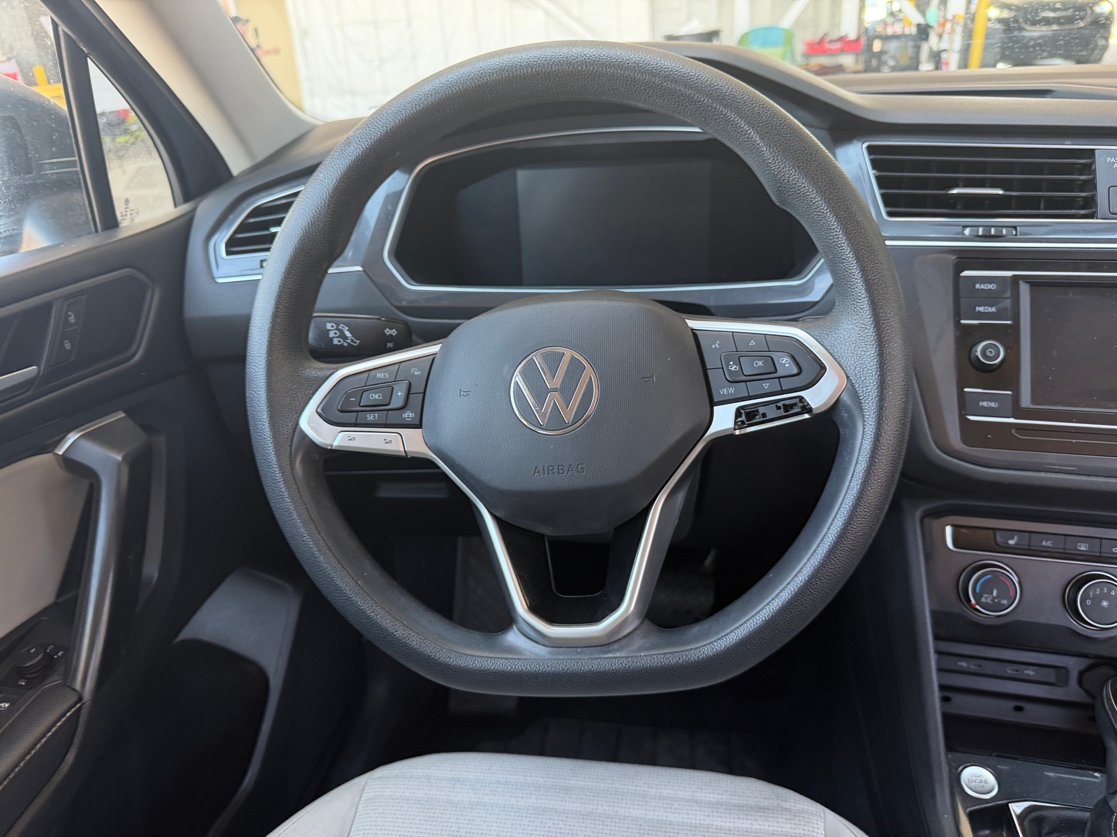 Thumbnail: 2022 Volkswagen Tiguan - 5