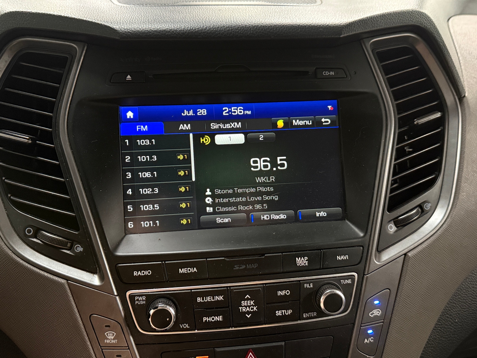 Thumbnail: 2017 Hyundai Santa Fe - 3