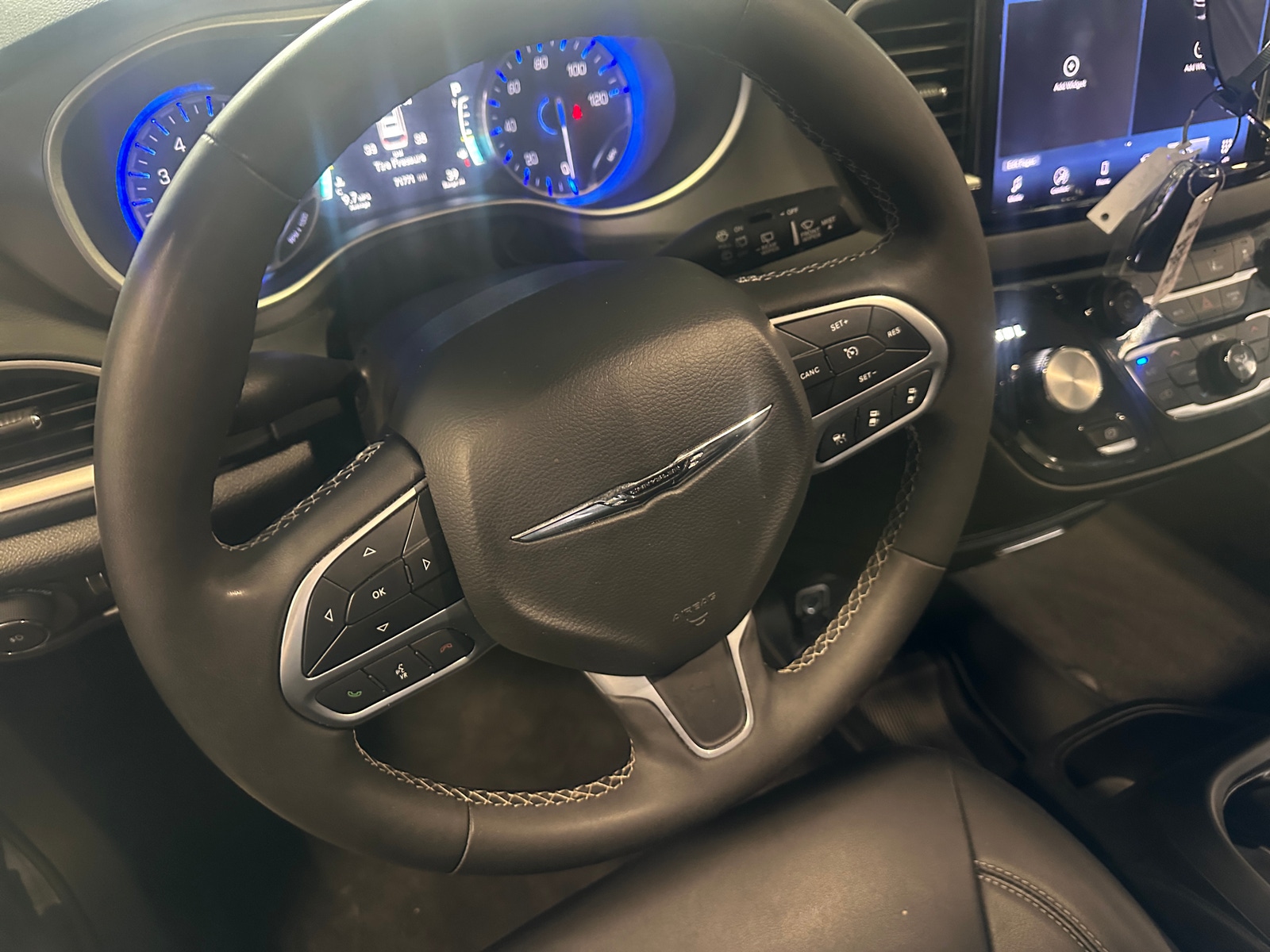 Thumbnail: 2025 Chrysler Pacifica - 4