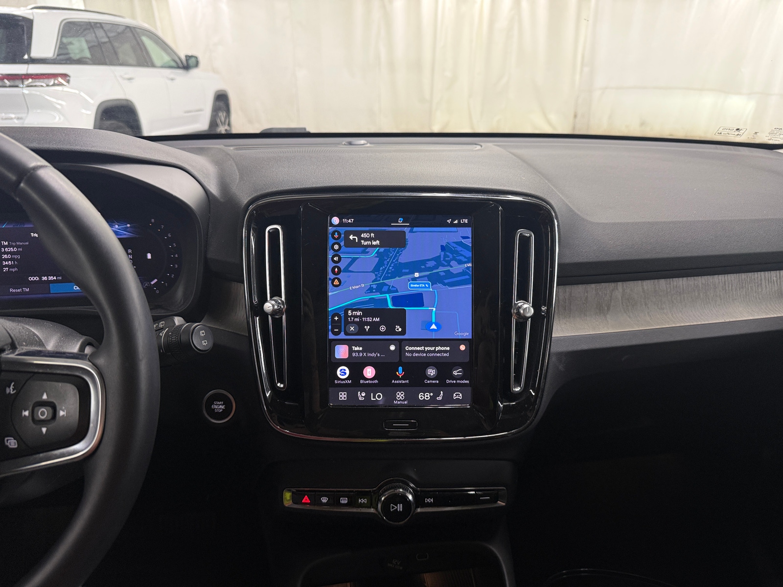 Thumbnail: 2023 Volvo XC40 - 3