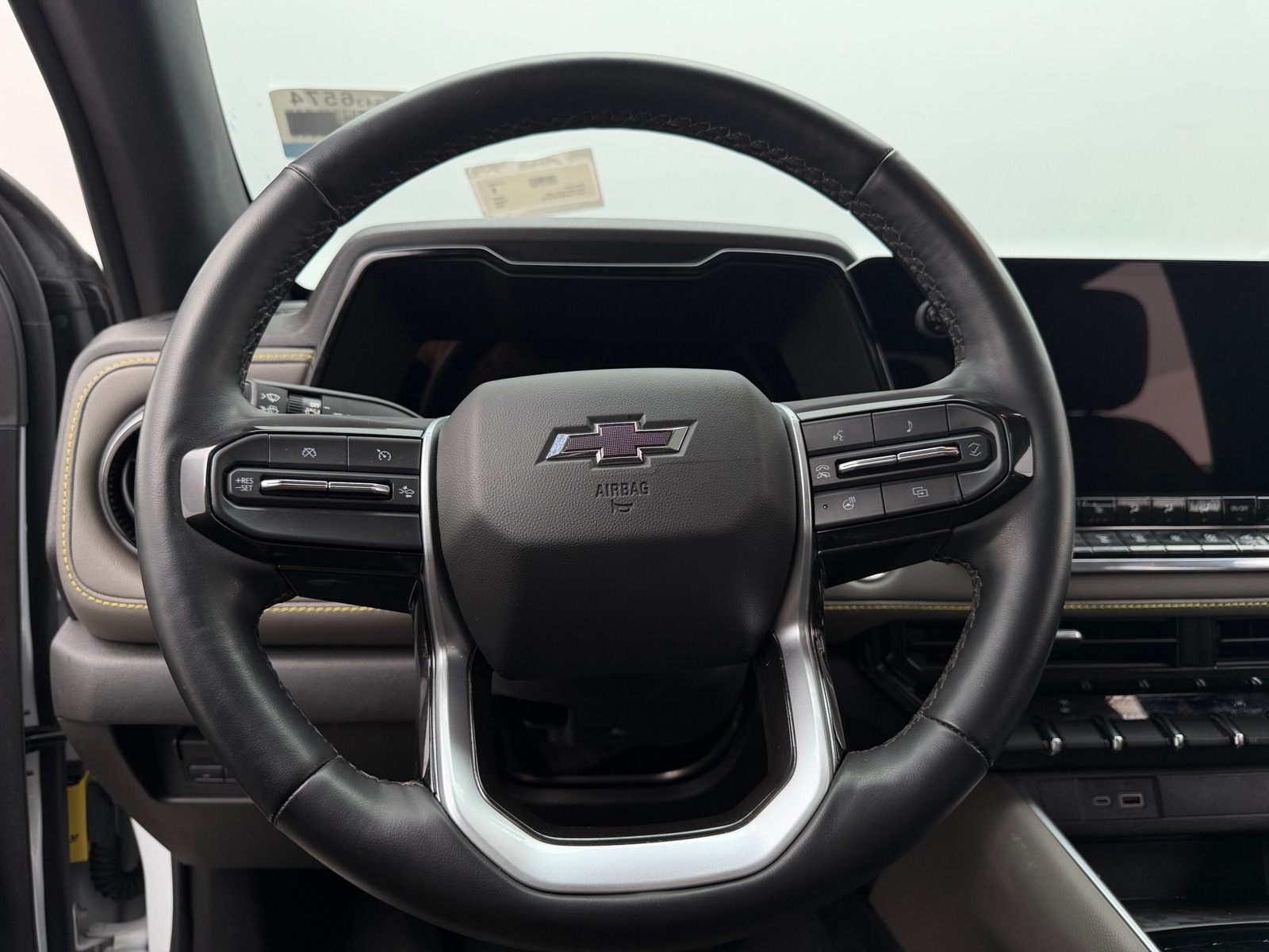 Thumbnail: 2023 Chevrolet Colorado - 4
