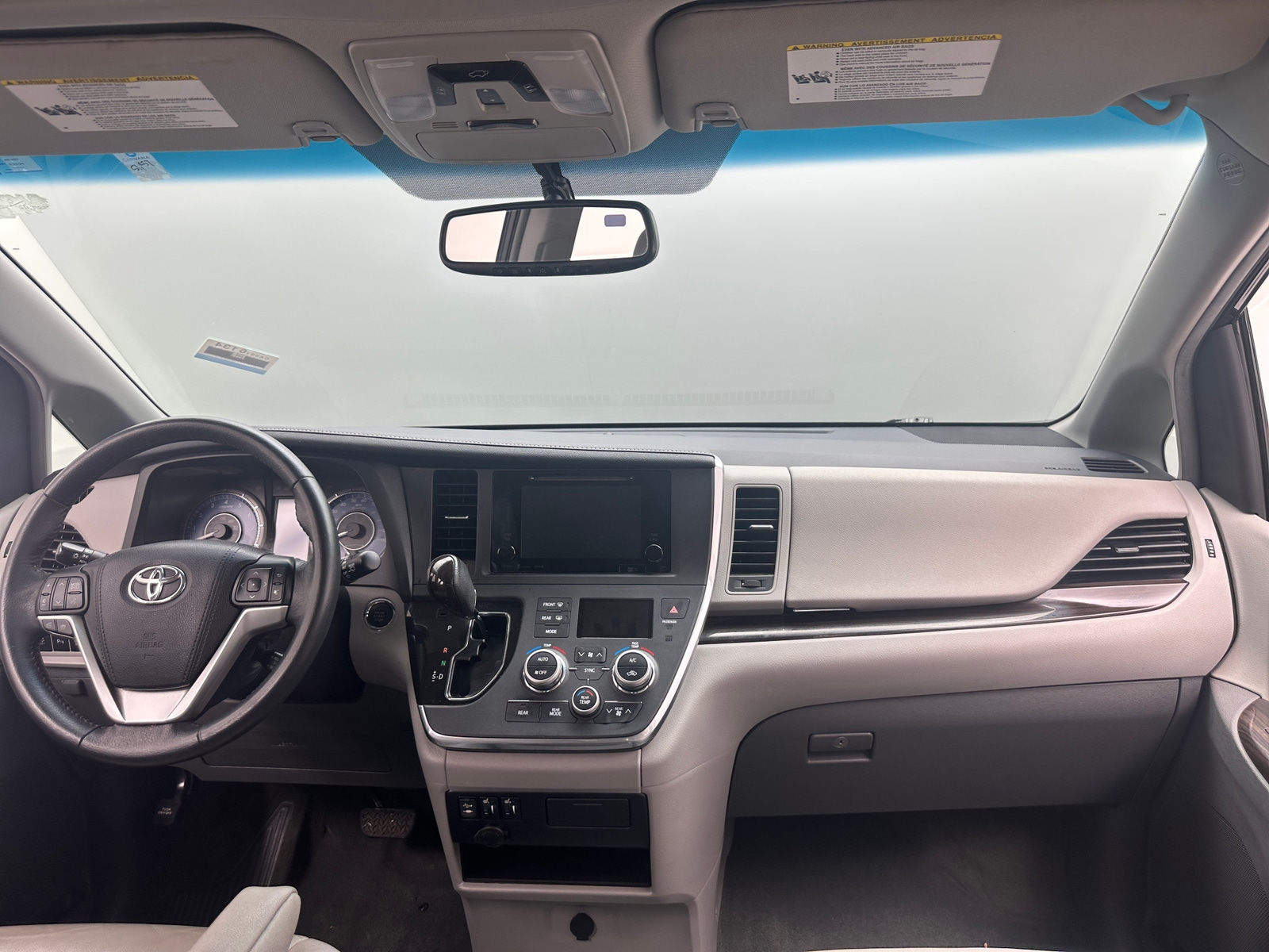 Thumbnail: 2017 Toyota Sienna - 2