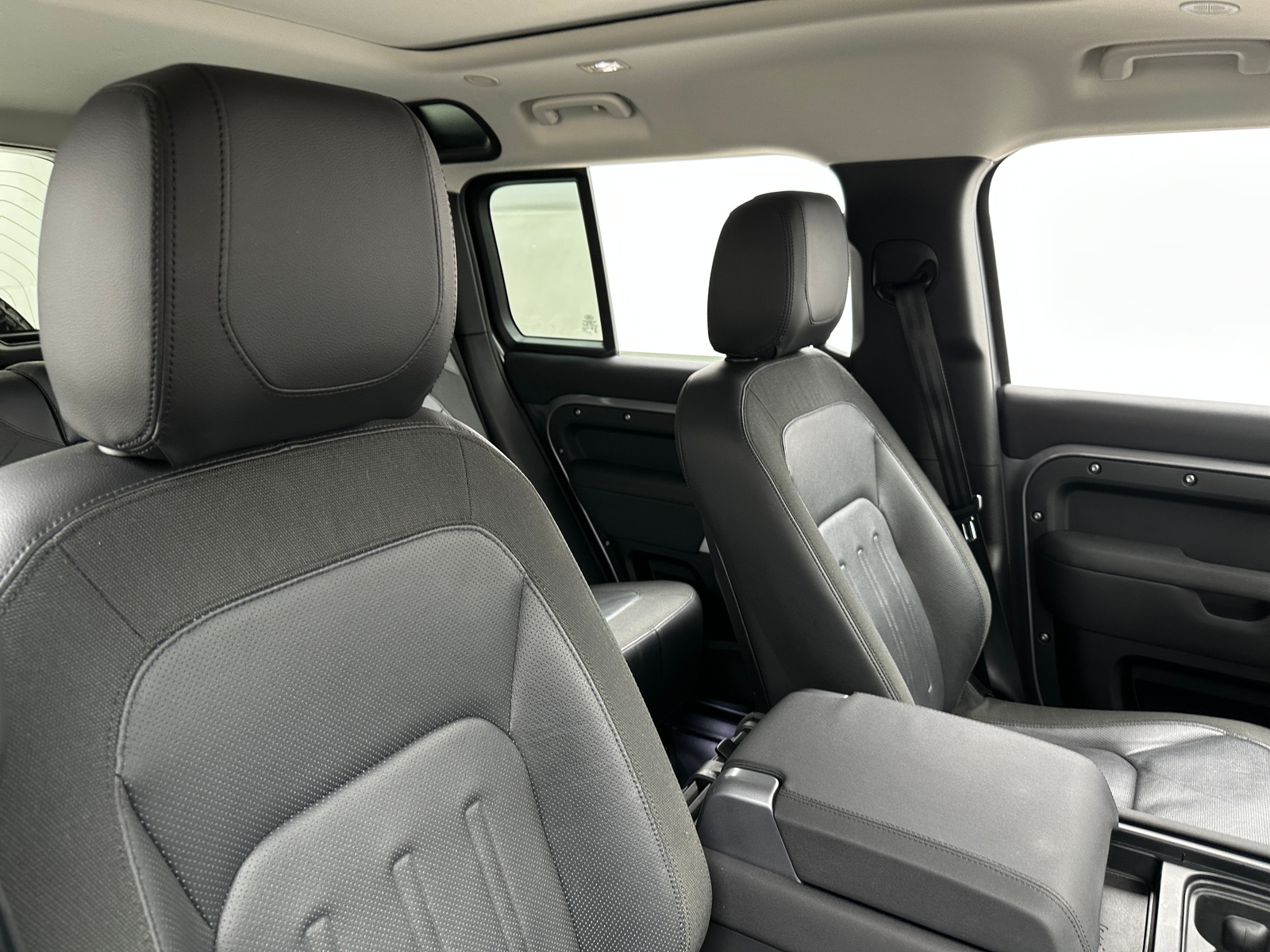 Thumbnail: 2020 Land Rover Defender - 2