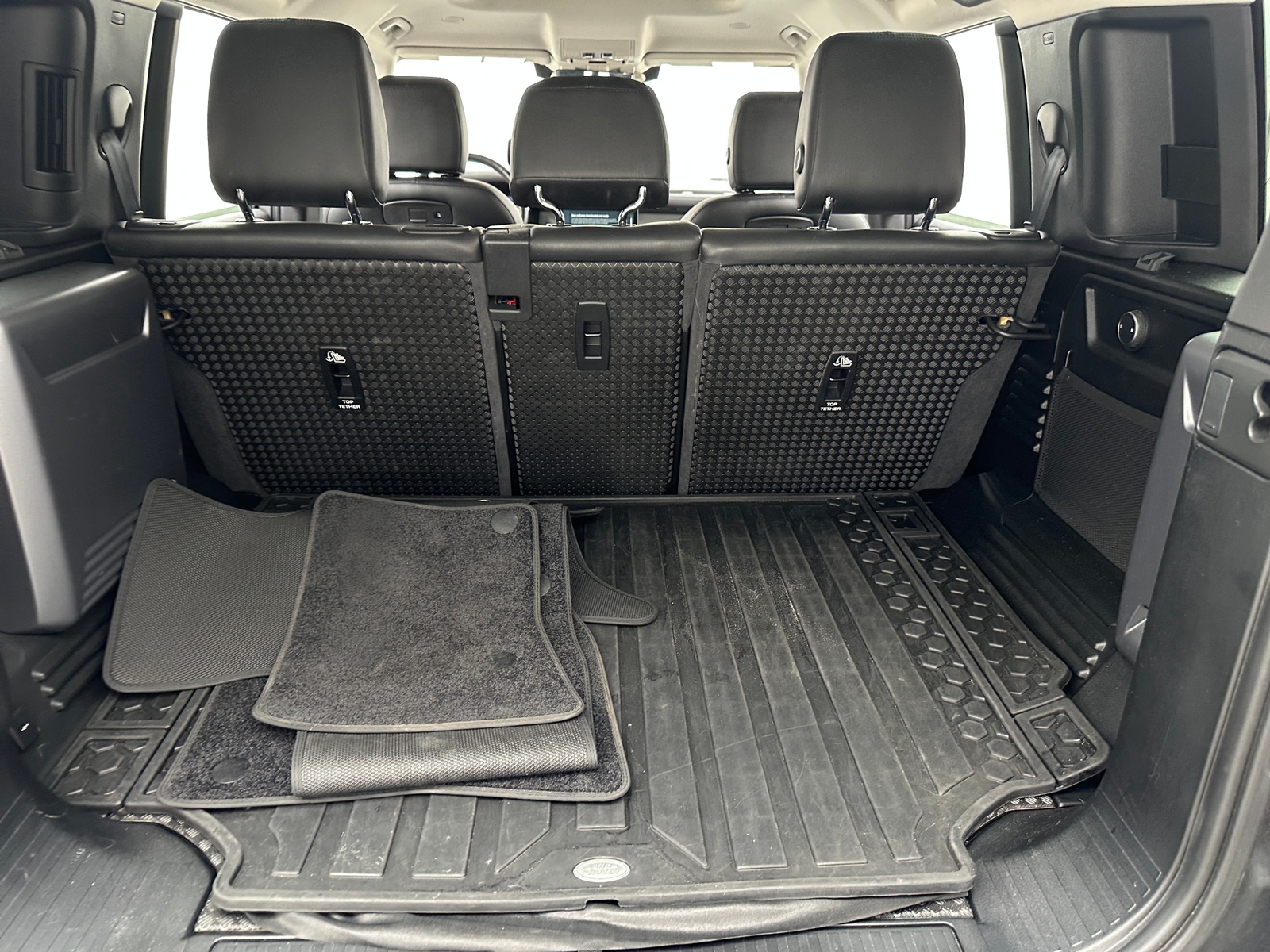 Thumbnail: 2020 Land Rover Defender - 7